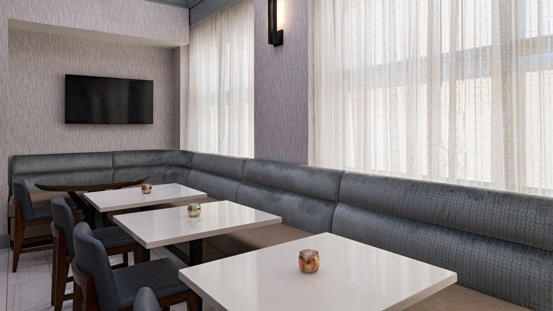 Hyatt Place Austin The Domain Area Breakfast Seating