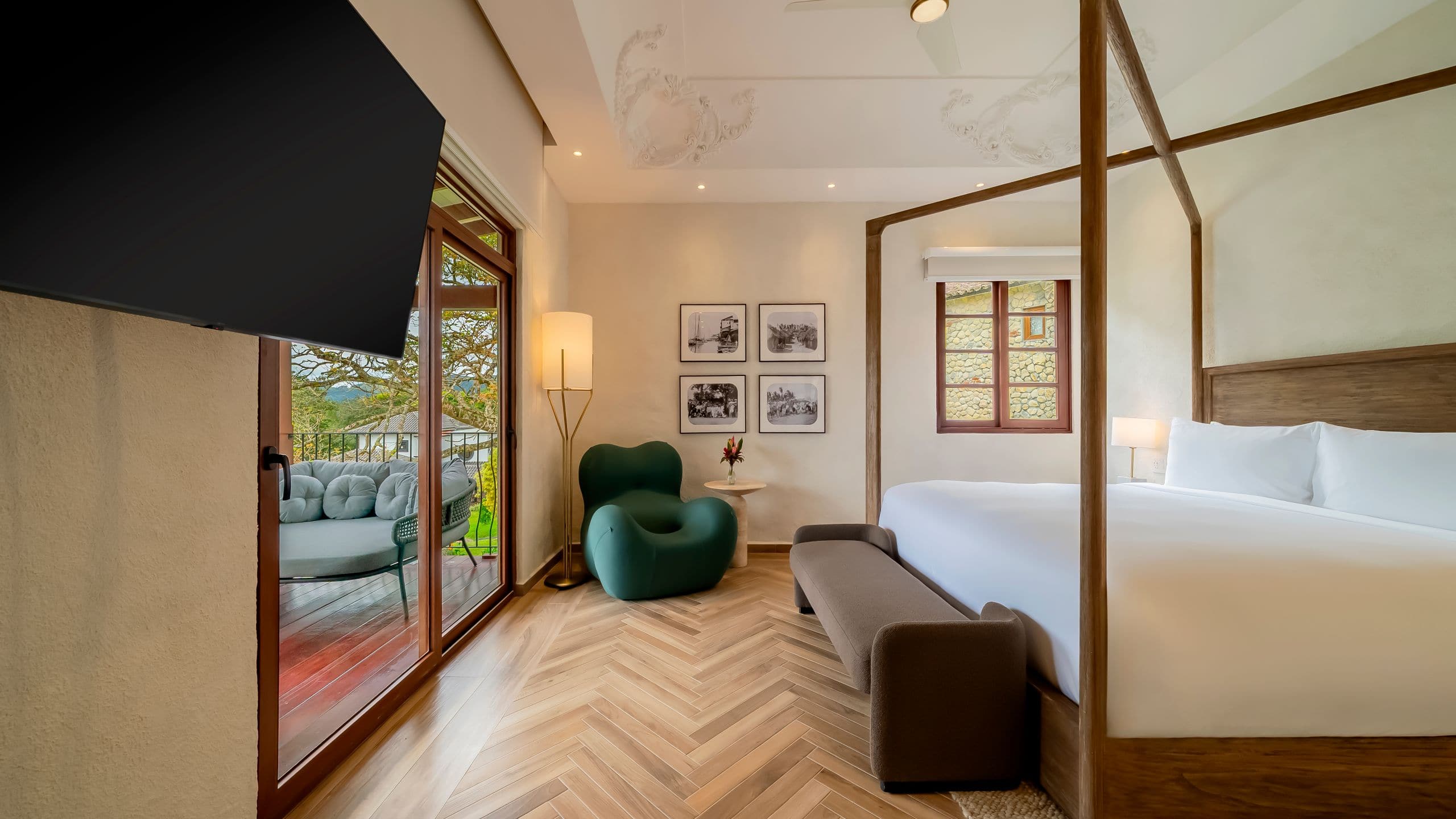 6 de 11 Hotel La Compañía del Valle King Bed Mountain View Side Angle