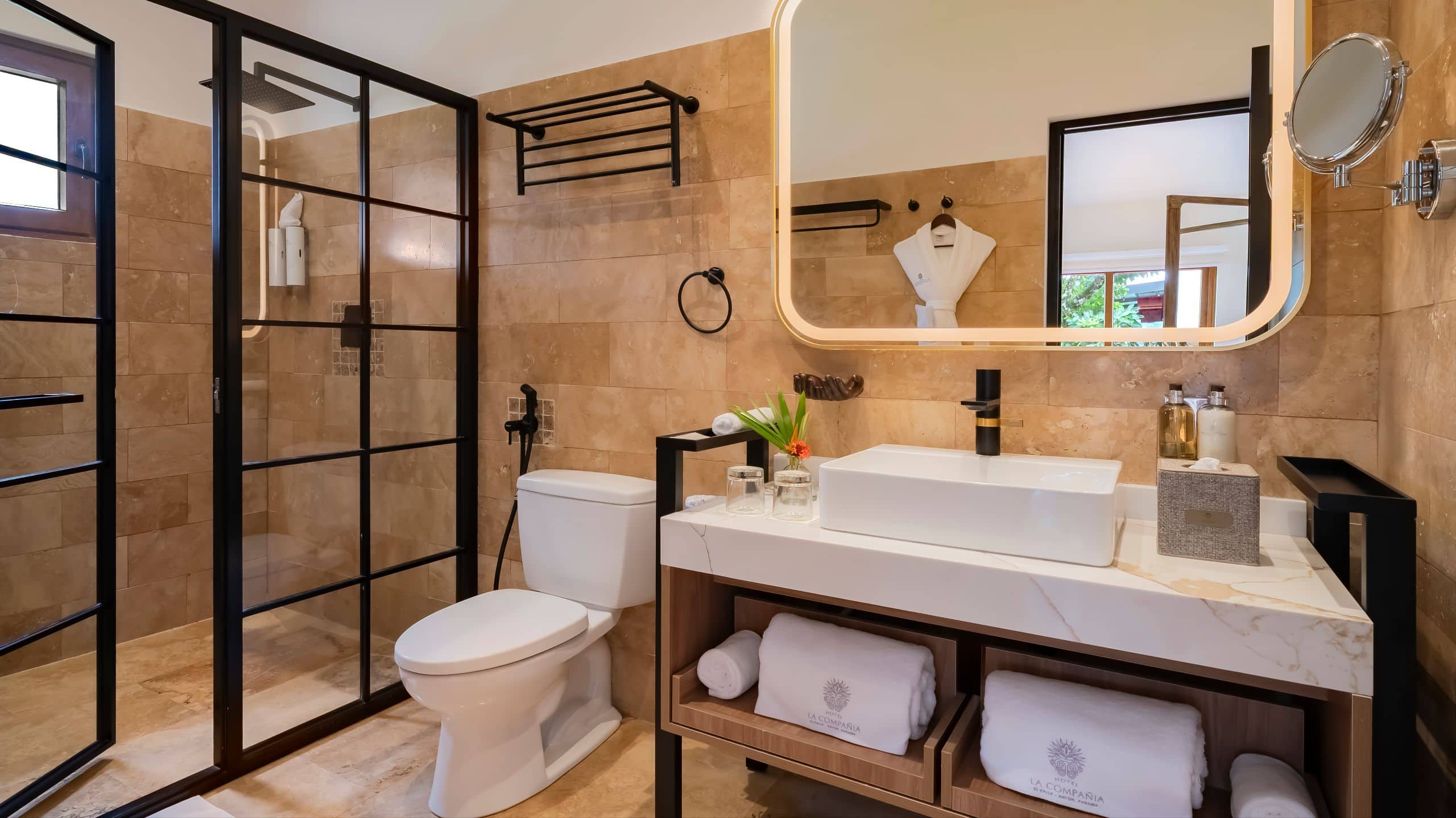 10 de 11 Hotel La Compañía del Valle King Bed Mountain View Bathroom Sink