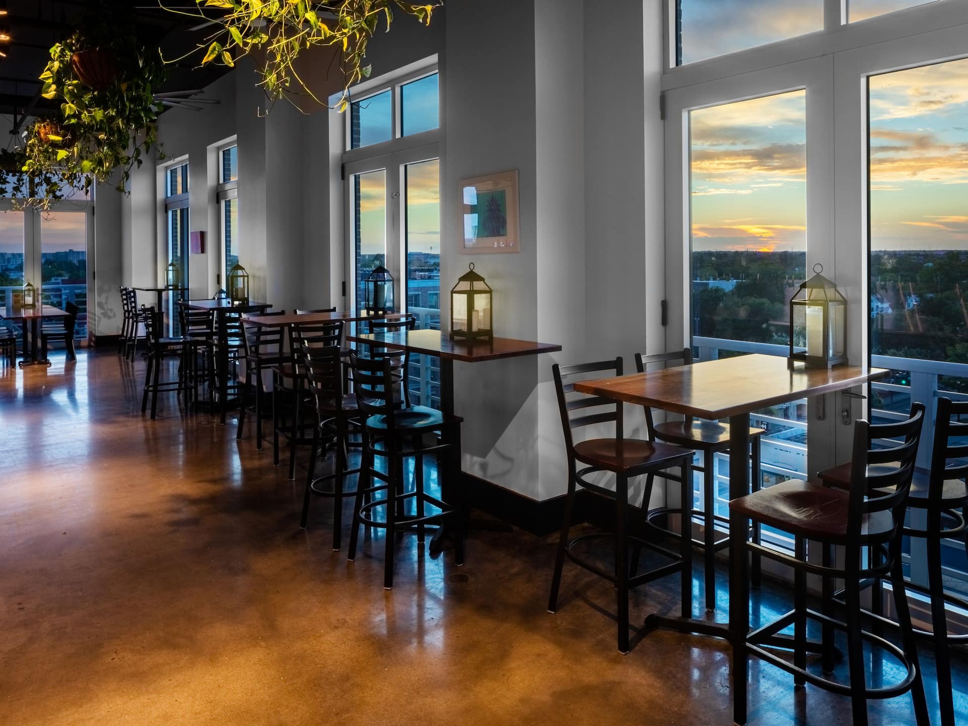 Hyatt House Charleston/Historic District Pour Taproom Inside Close