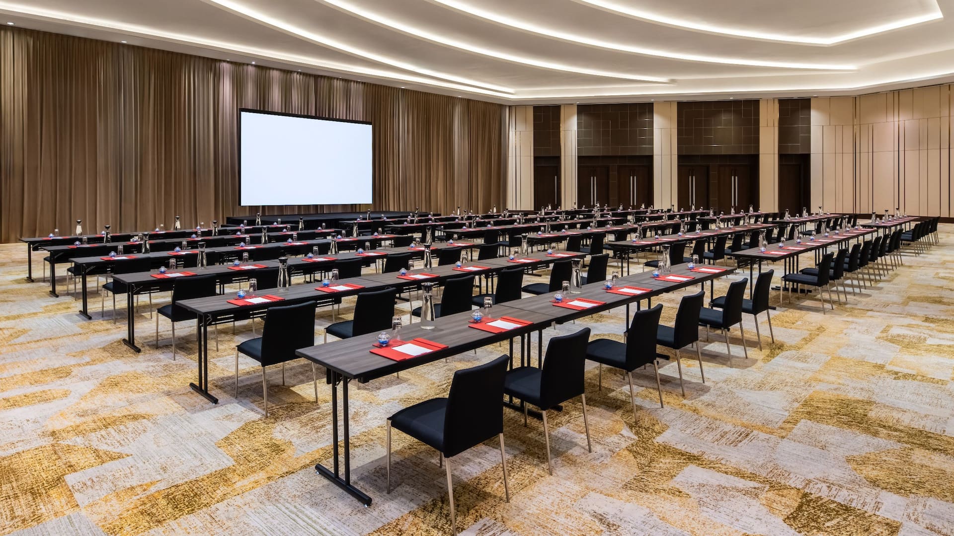 1 of 2 Grand Hyatt Macau Salao Do Teatro Classroom Set Up