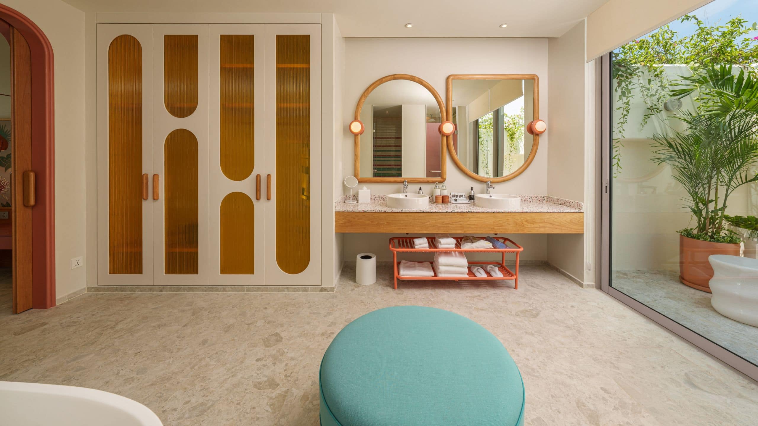 4 из 6 The Standard, Pattaya Na Jomtien One Bedroom Suite Bathroom Vanity Wide