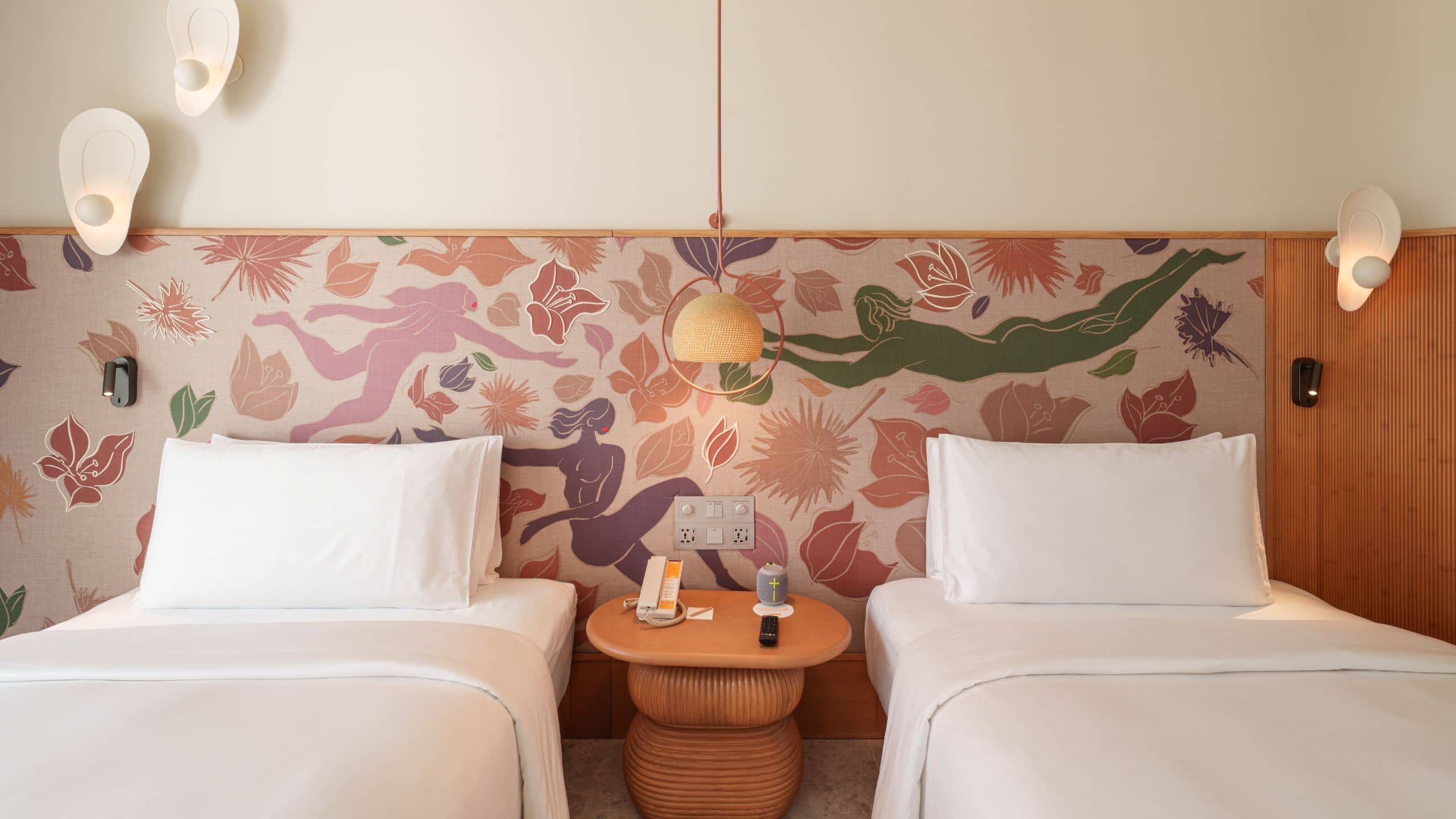 The Standard, Pattaya Na Jomtien Deluxe Twin Headboard Wide