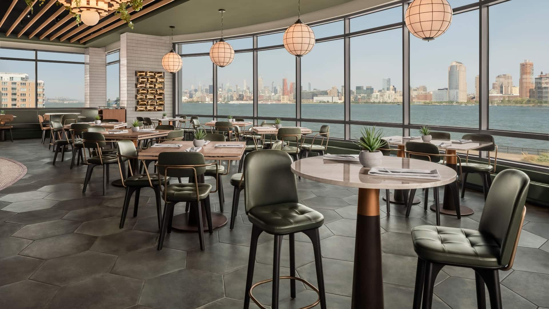 Hyatt Regency Jersey City on the Hudson Exchange Dining Area