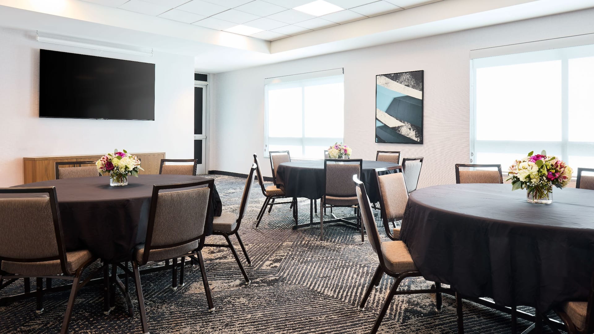 Hyatt Place Salt Lake City/Downtown/The Gateway Meeting Space Social Rounds Close Up