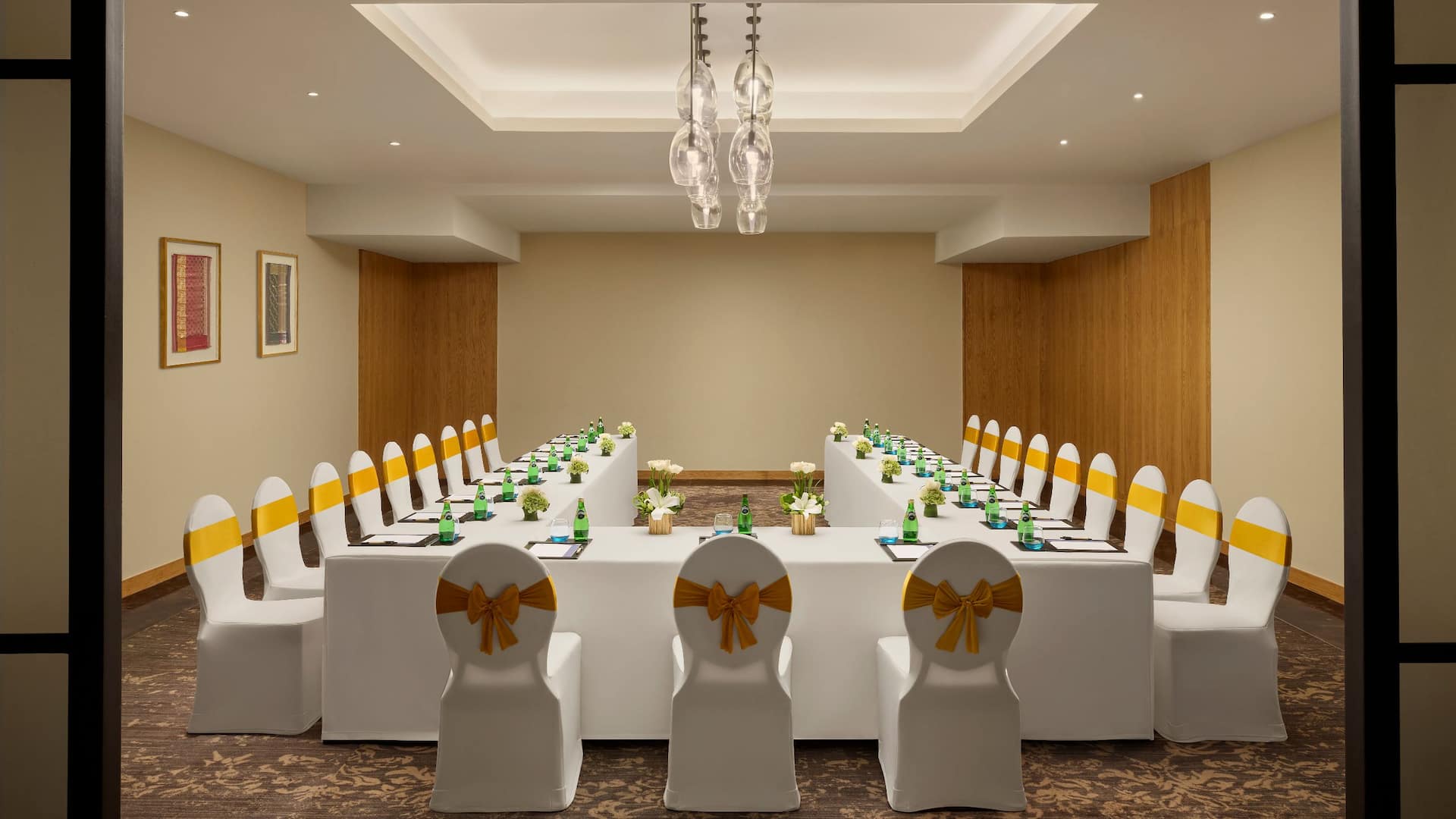 1 of 1 Hyatt Regency Ahmedabad Juniper Lounge U Shape