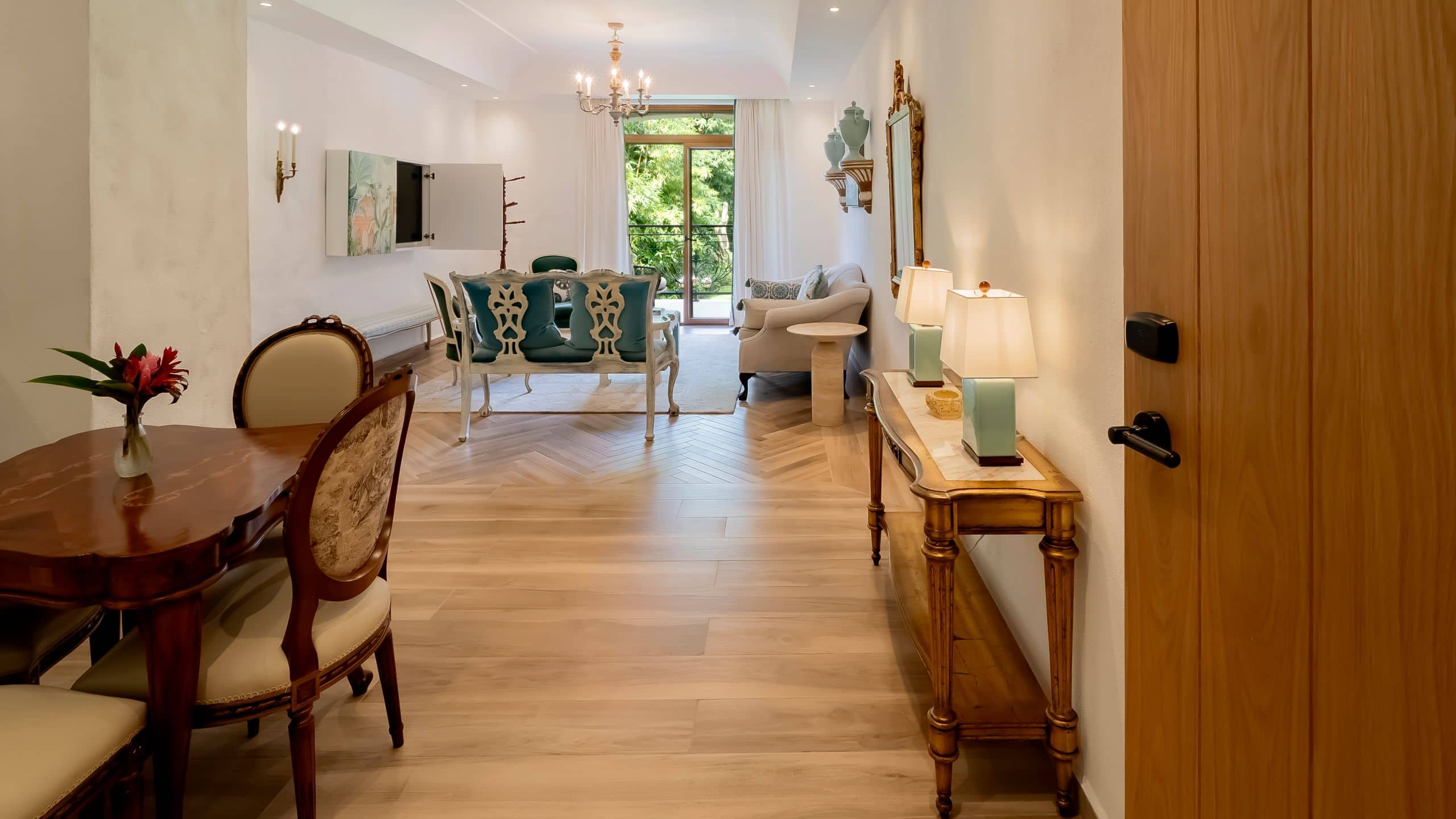 2 de 8 Hotel La Compañía del Valle One King Suite Entrance