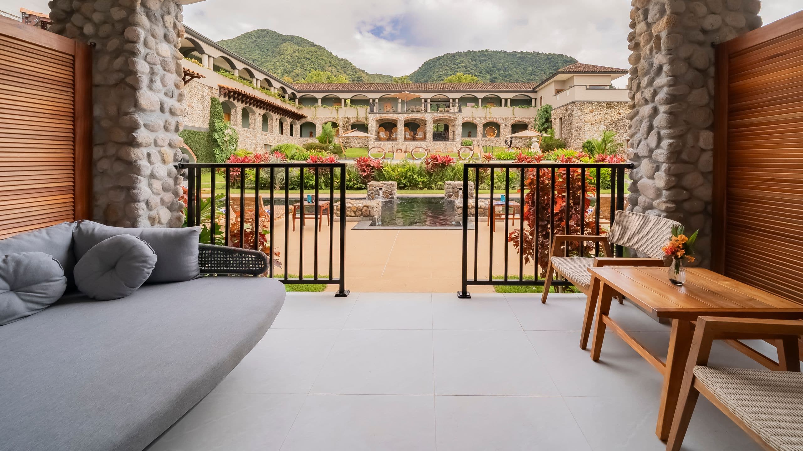 5 de 7 Hotel La Compañía del Valle Two Queen Bed Pool Access View