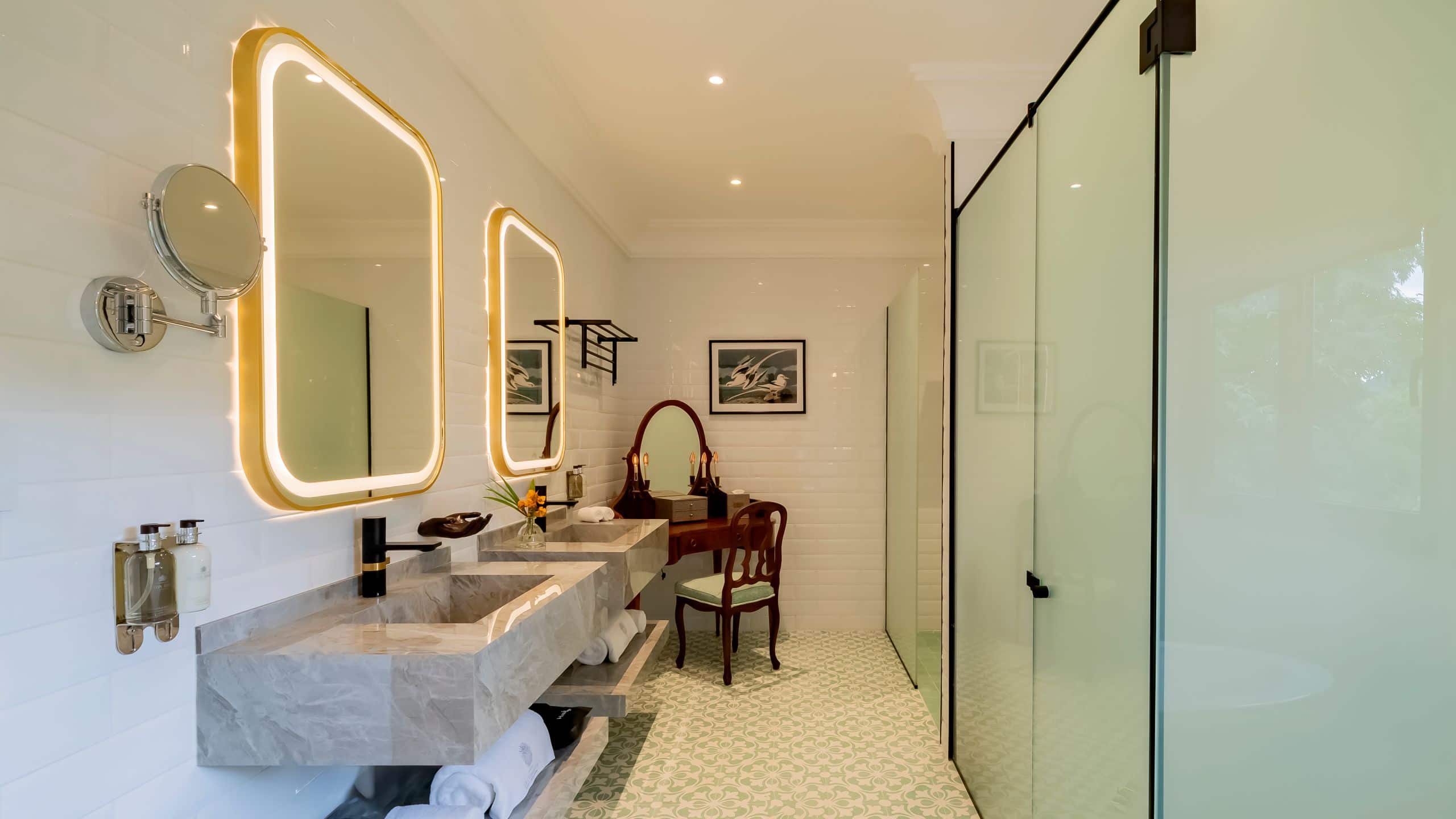 9 de 11 Hotel La Compañía del Valle Master Suite Bathroom Side View