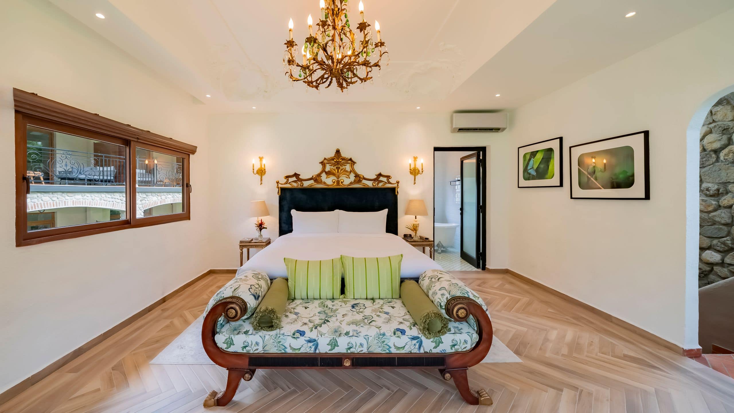 Hotel La Compañía del Valle Master Suite Bed