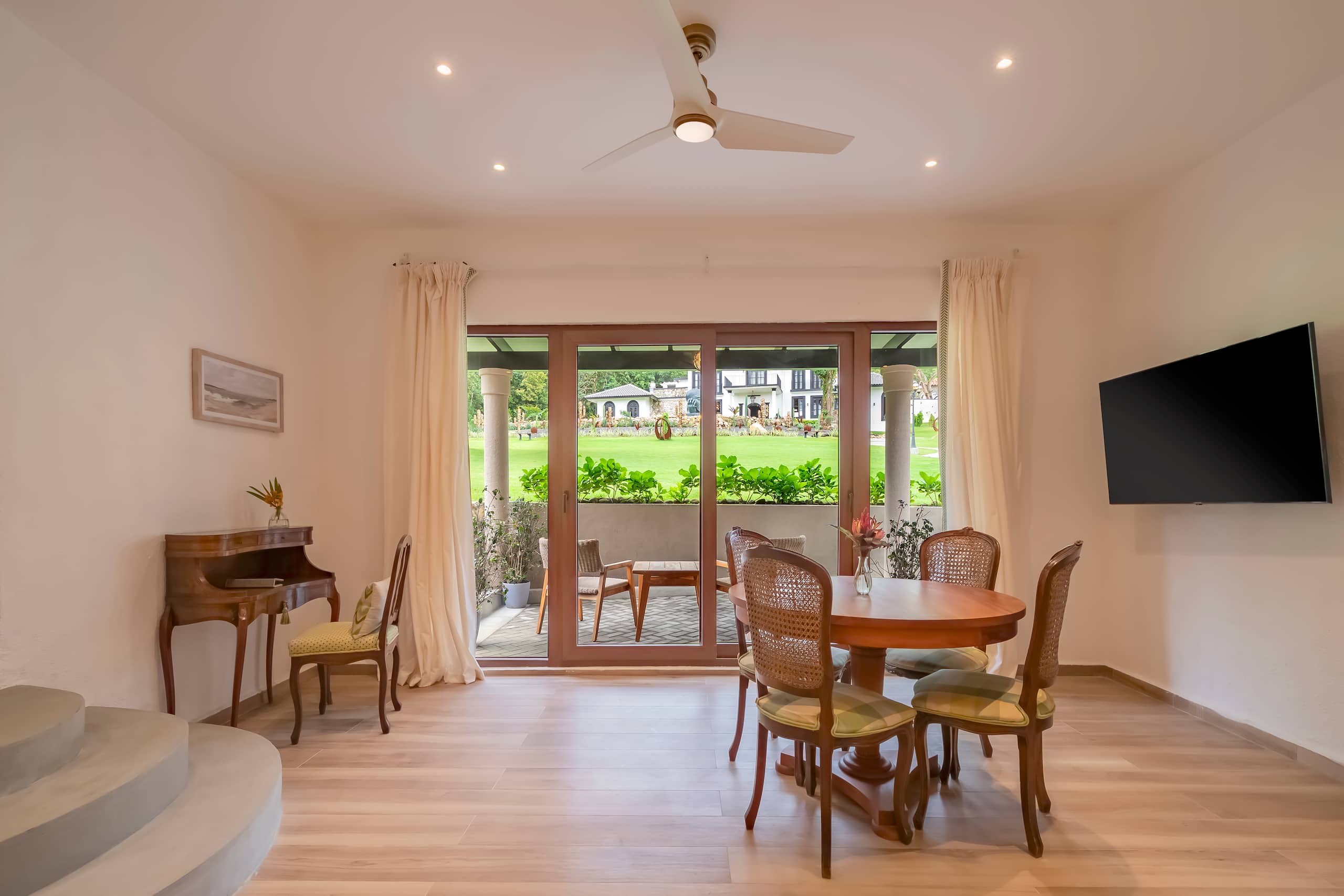 8 de 11 Hotel La Compañía del Valle Master Suite Dining Room