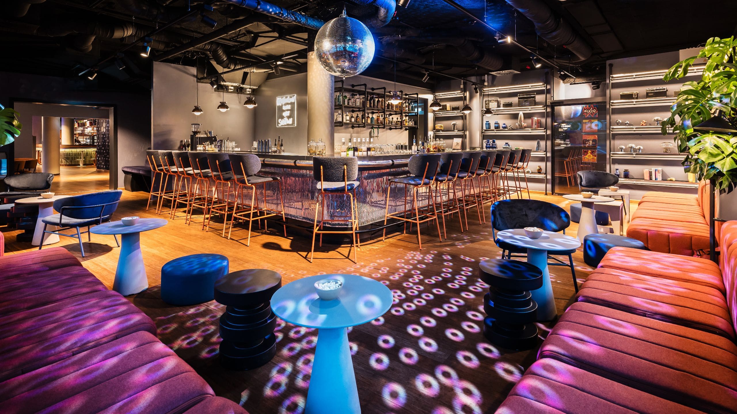 me and all hotel berlin east side Bar