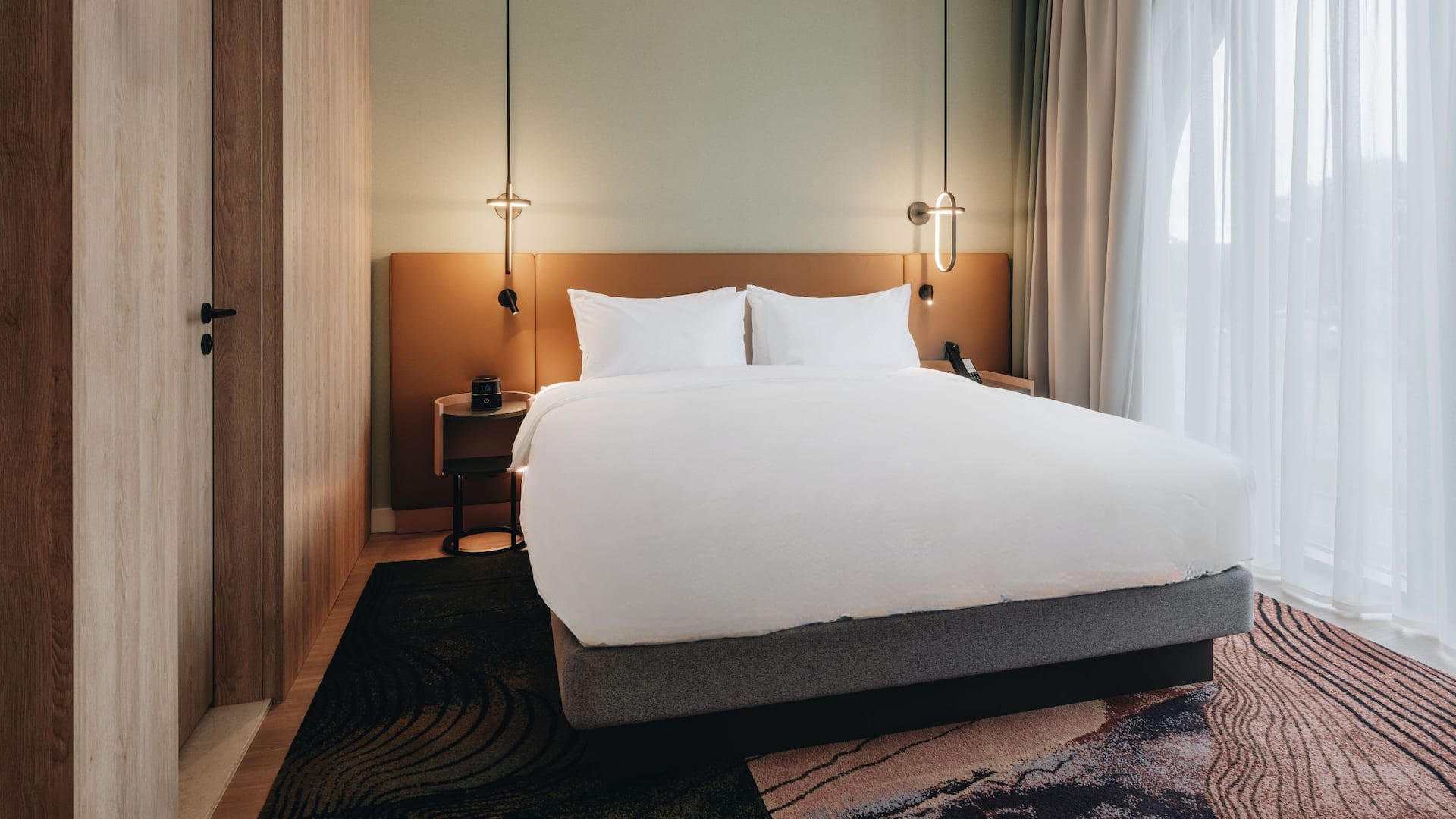 3 из 5 Hyatt Place Tallinn Suite King Bed With Side Tables