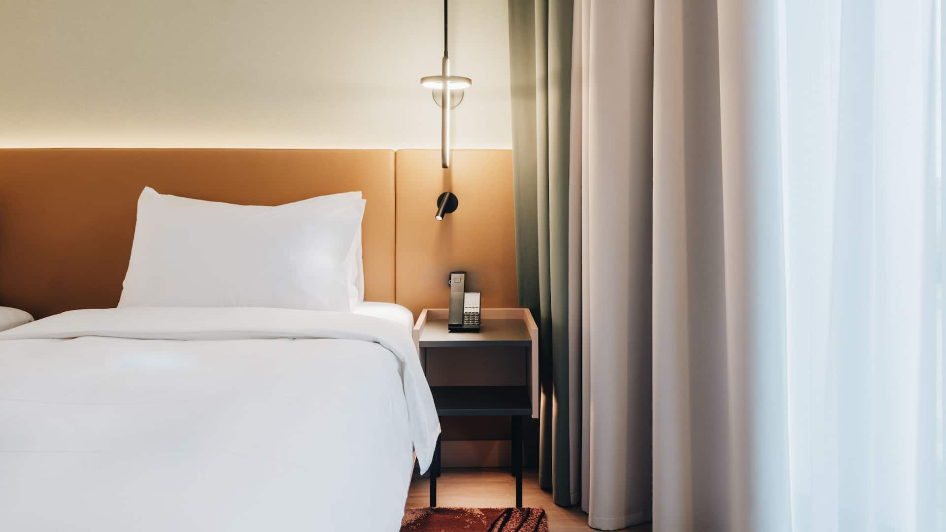 3 из 5 Hyatt Place Tallinn Deluxe Twin Right Side Of Bed