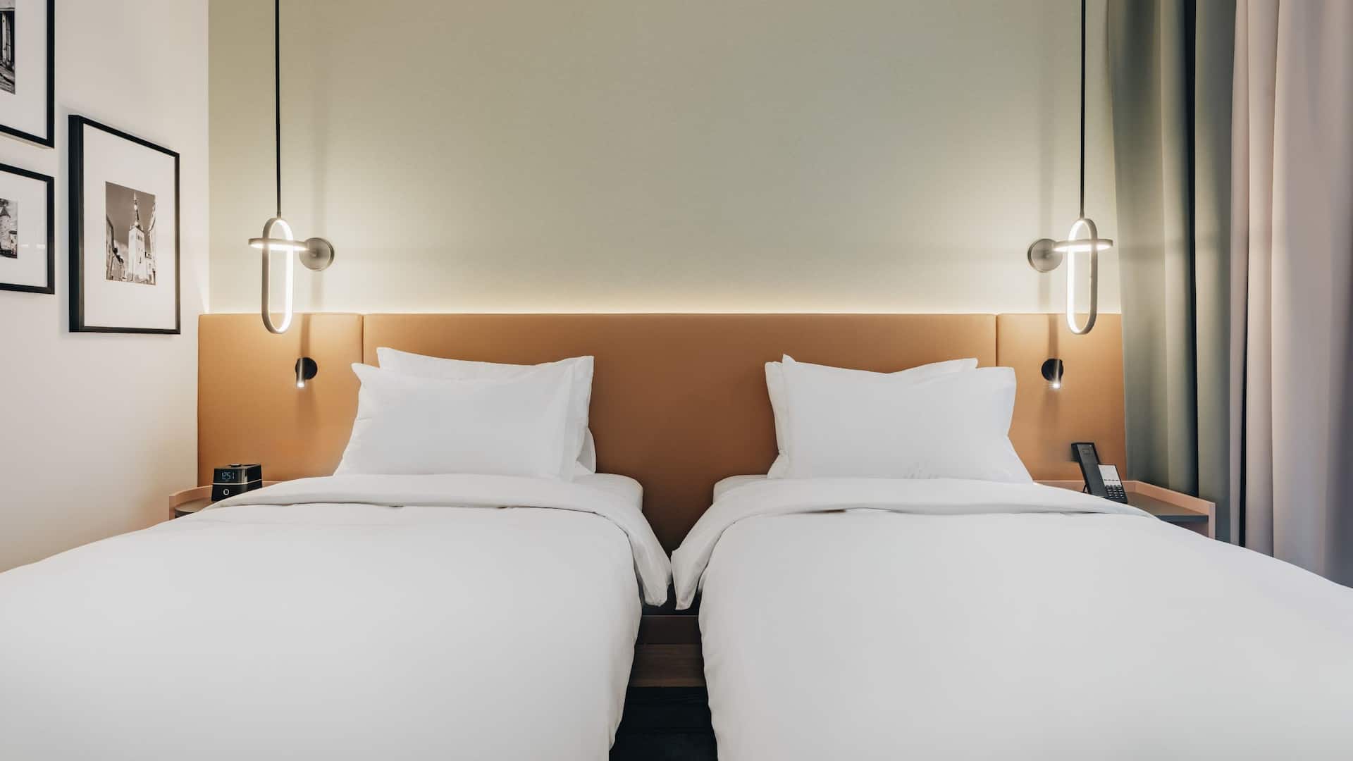 2 из 5 Hyatt Place Tallinn Deluxe Twin Both Beds Closeup