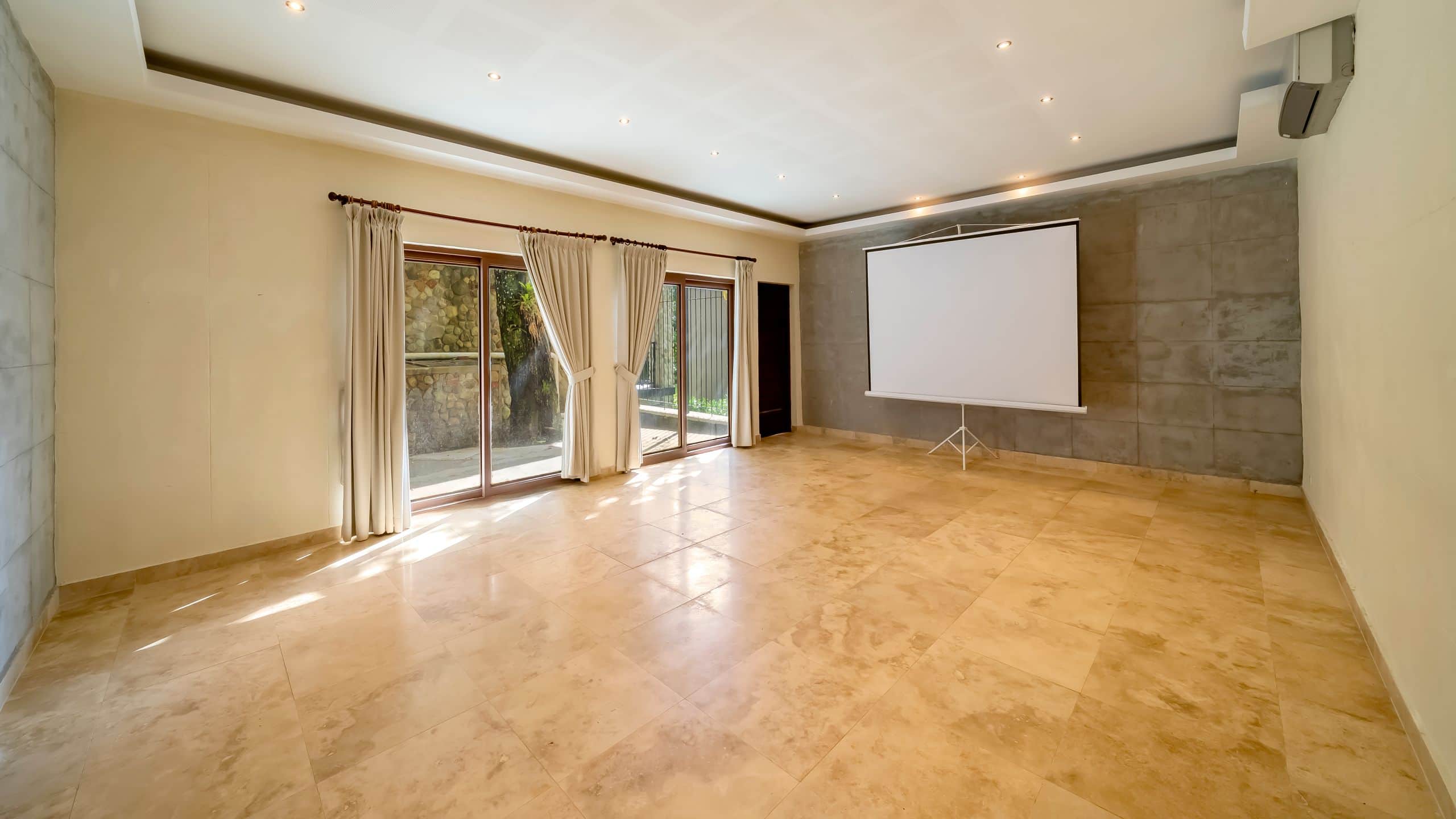 2 de 3 Hotel La Compañía del Valle Salon Gaital Empty