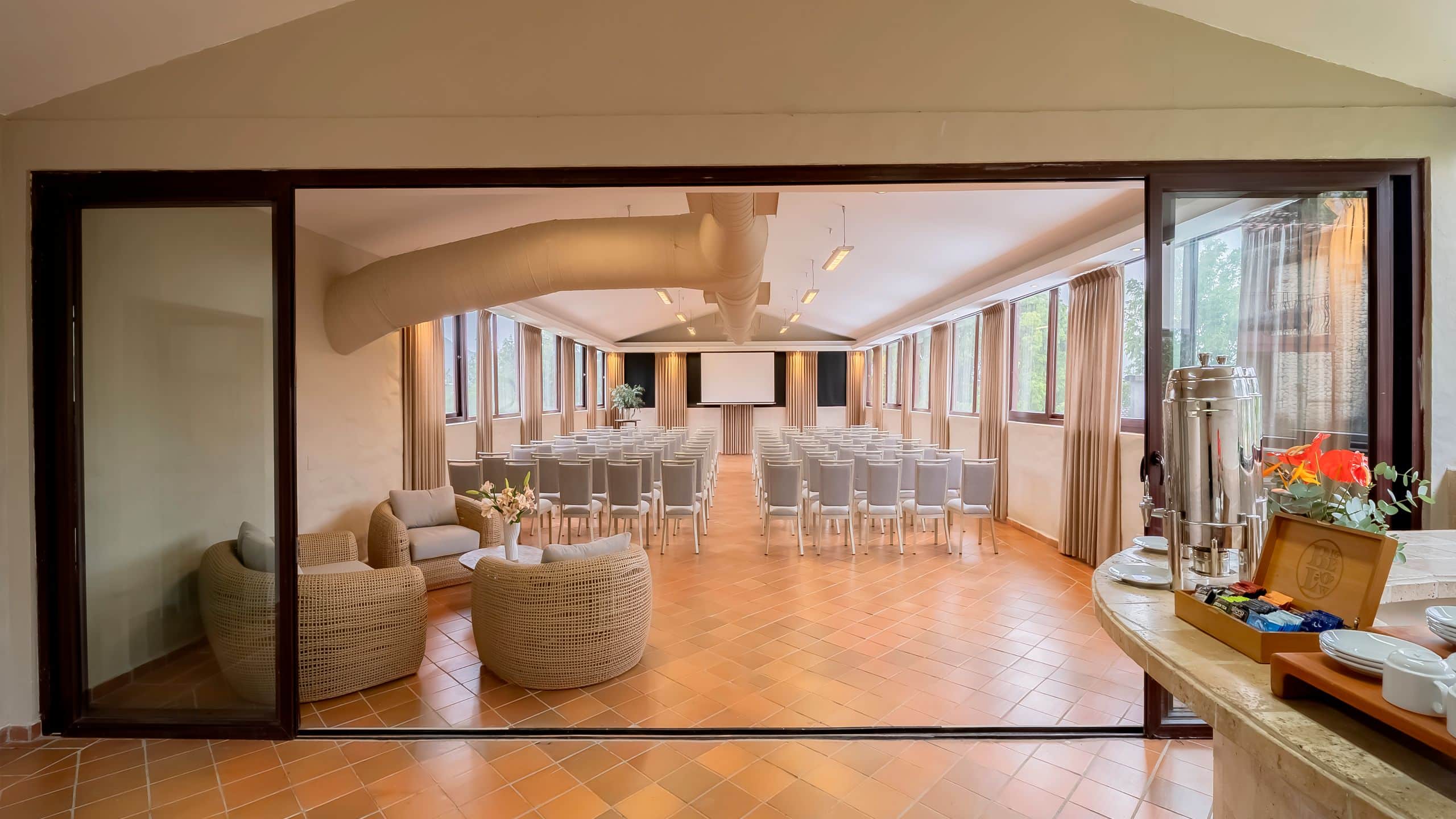 4 de 4 Hotel La Compañía del Valle Salon La Montana Exterior