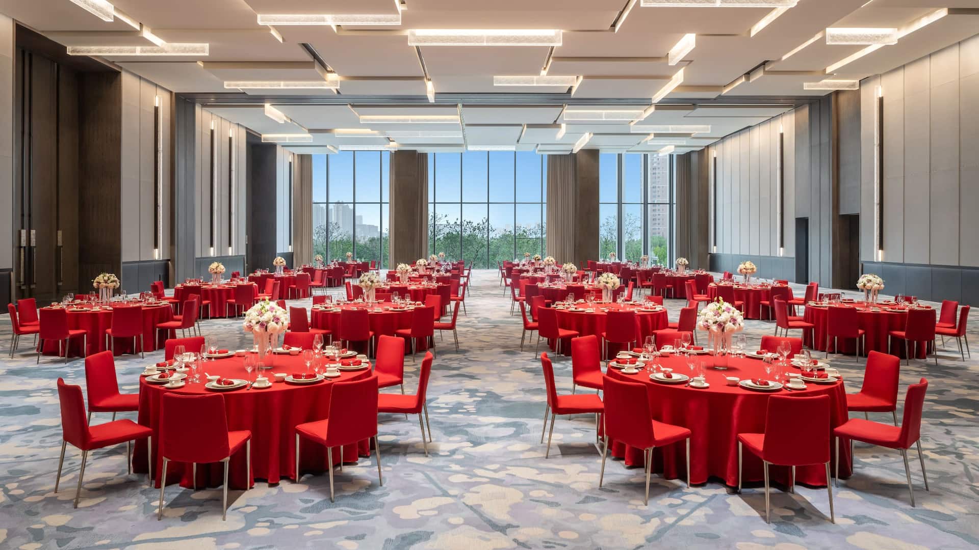 1 of 2 Hyatt Regency Xi'an Chanba Ballroom Wedding