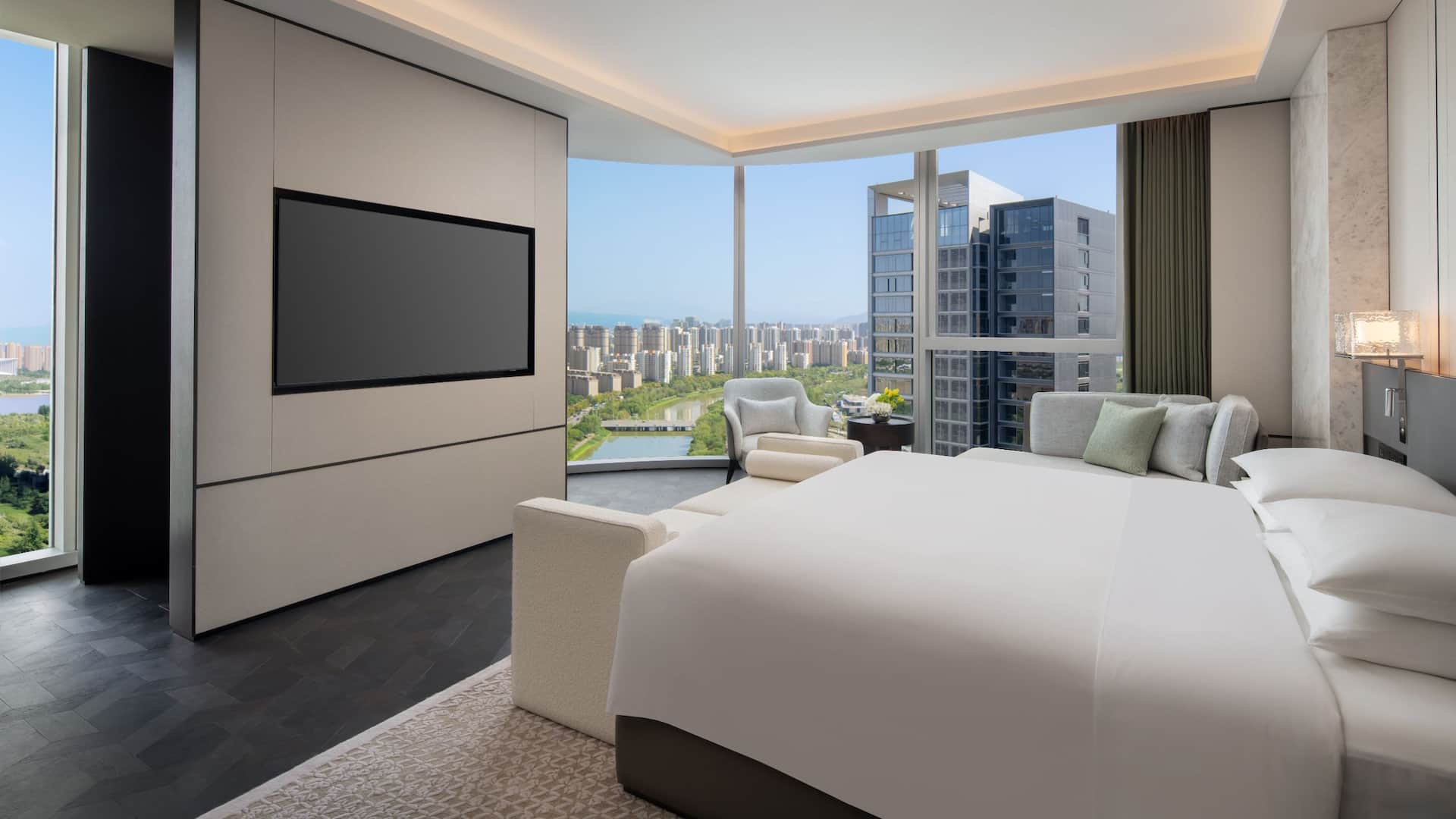 2 of 2 Hyatt Regency Xi'an Chanba Executive Suite Bedroom