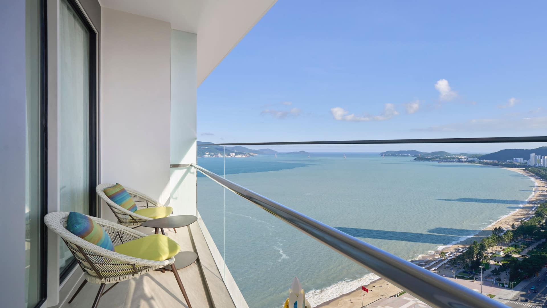 第 2，共 4 Hyatt Regency Nha Trang One King Bed Ocean View Club Balcony