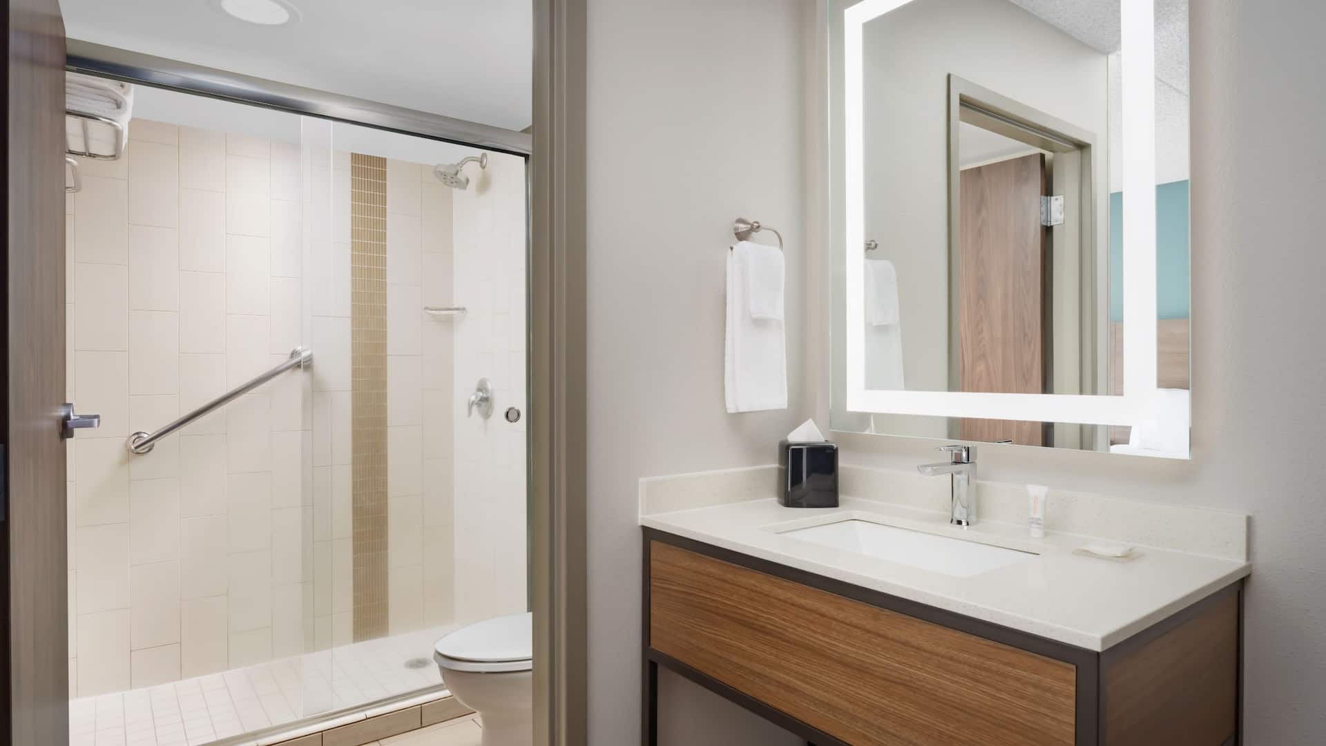 Hyatt Place Scottsdale/Old Town Shower