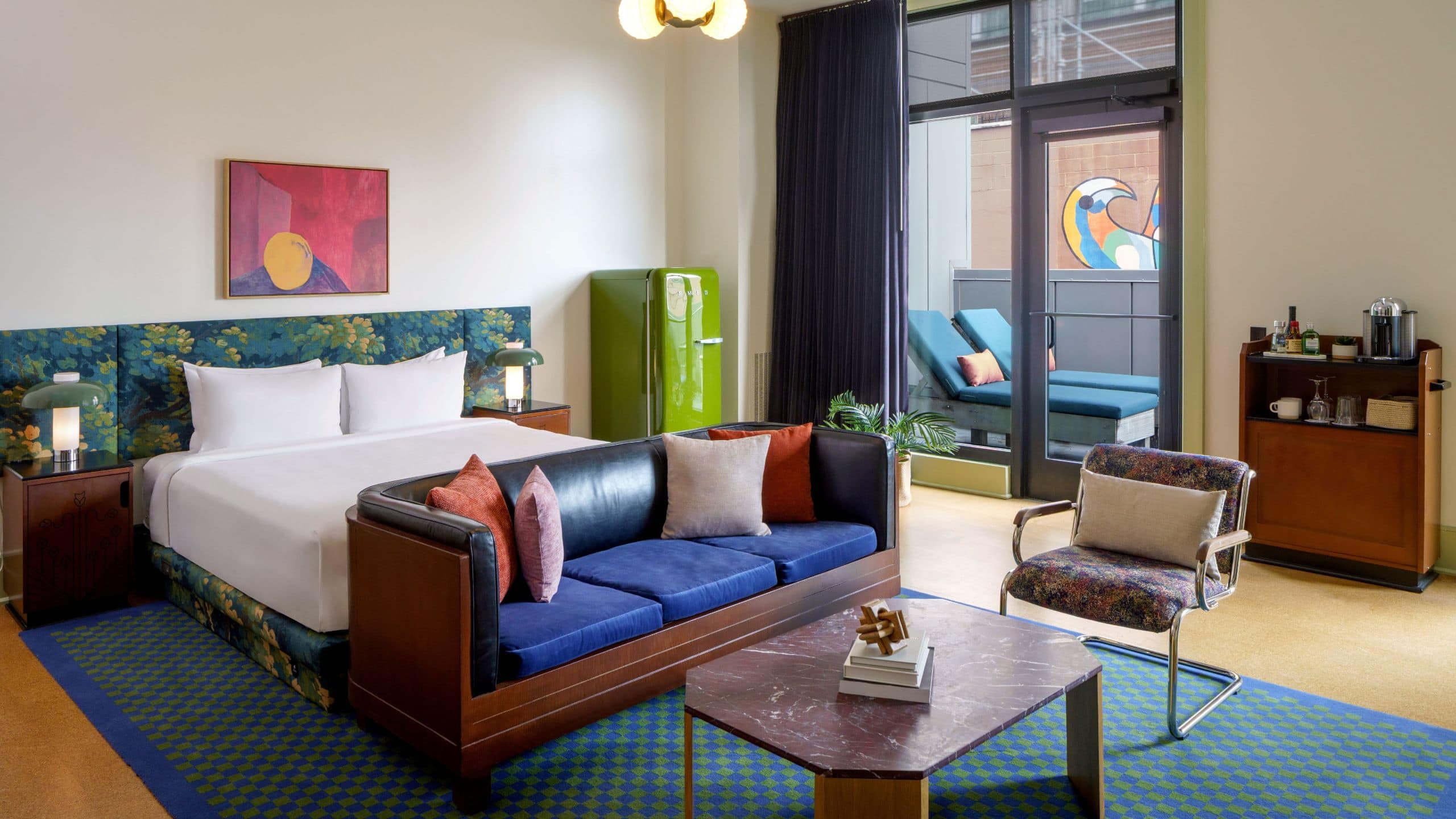 The Barnett The Barnett New Orleans King With Patio Table