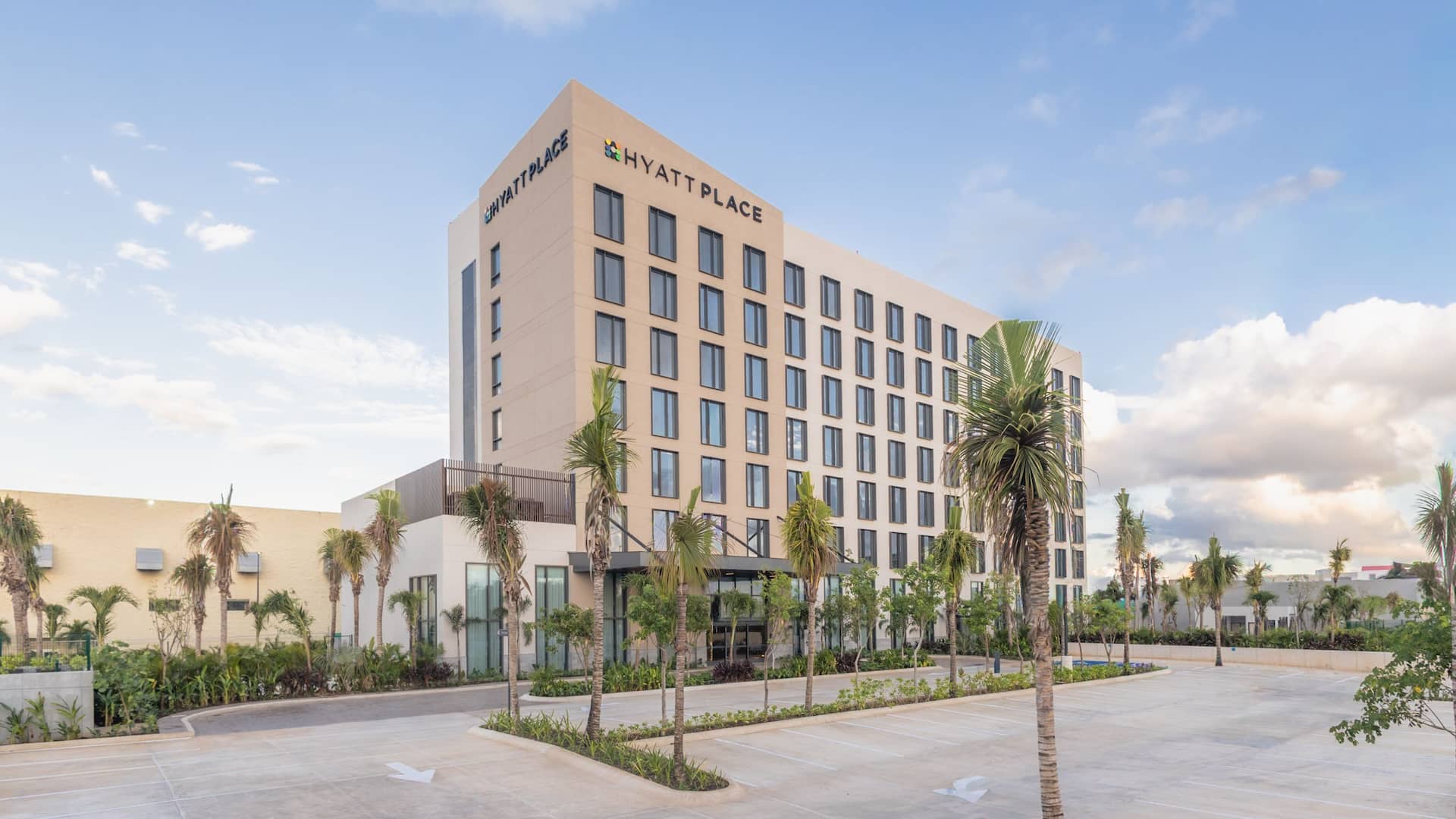 Hyatt Place Cancun Airport Front Drive