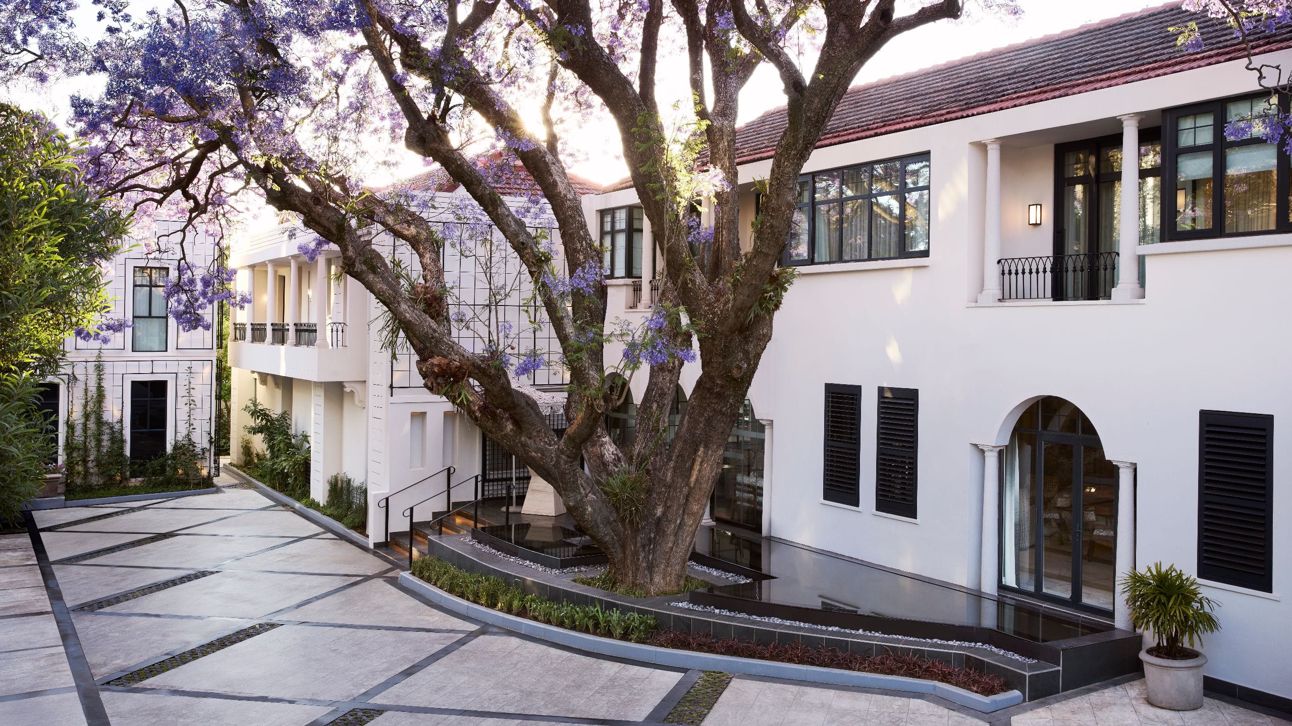 Park Hyatt Johannesburg Driveway From Side View