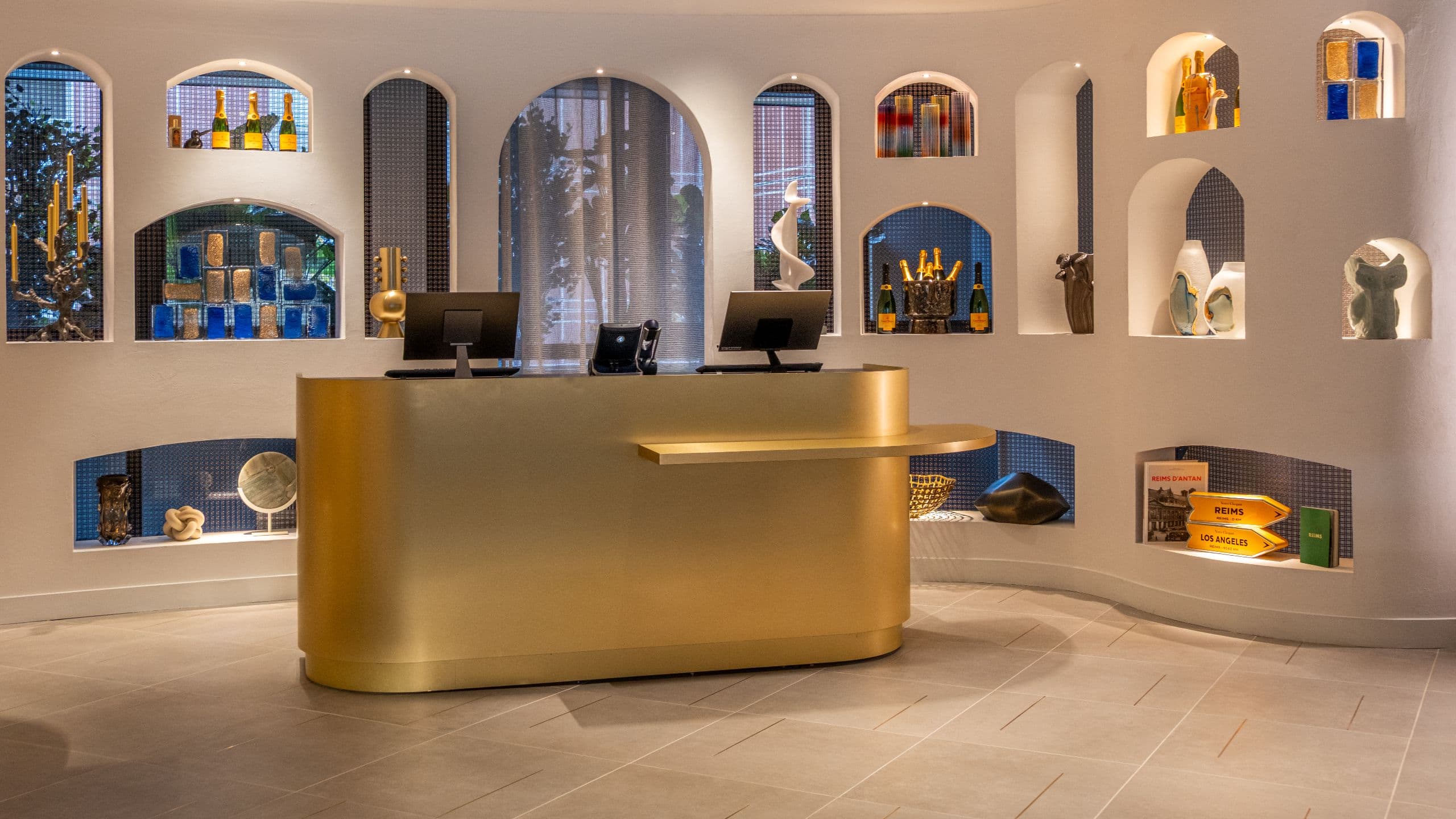 Hyatt Centric Reims Lobby Desk
