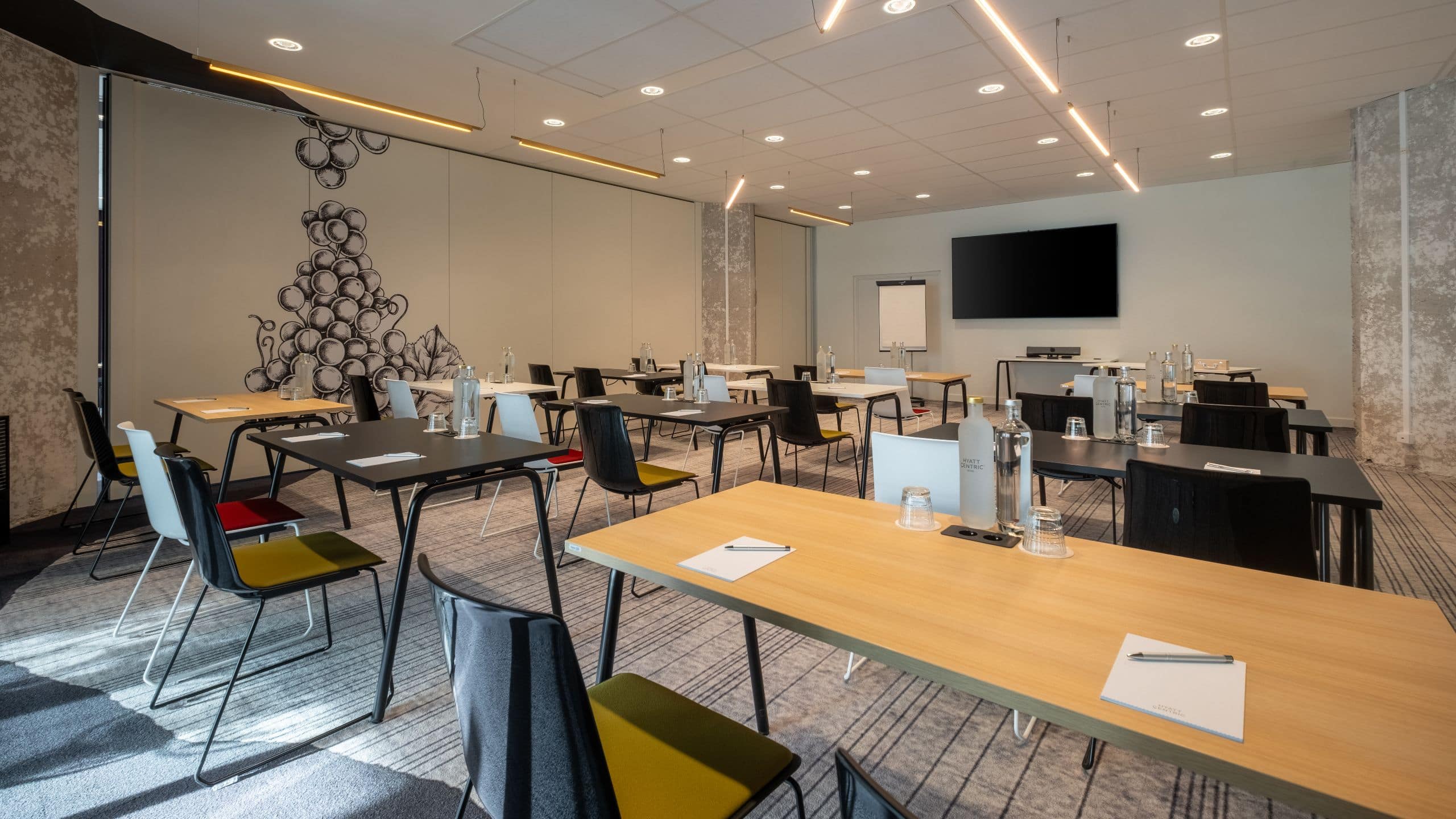 Hyatt Centric Reims Meeting Room Cathedral Classroom