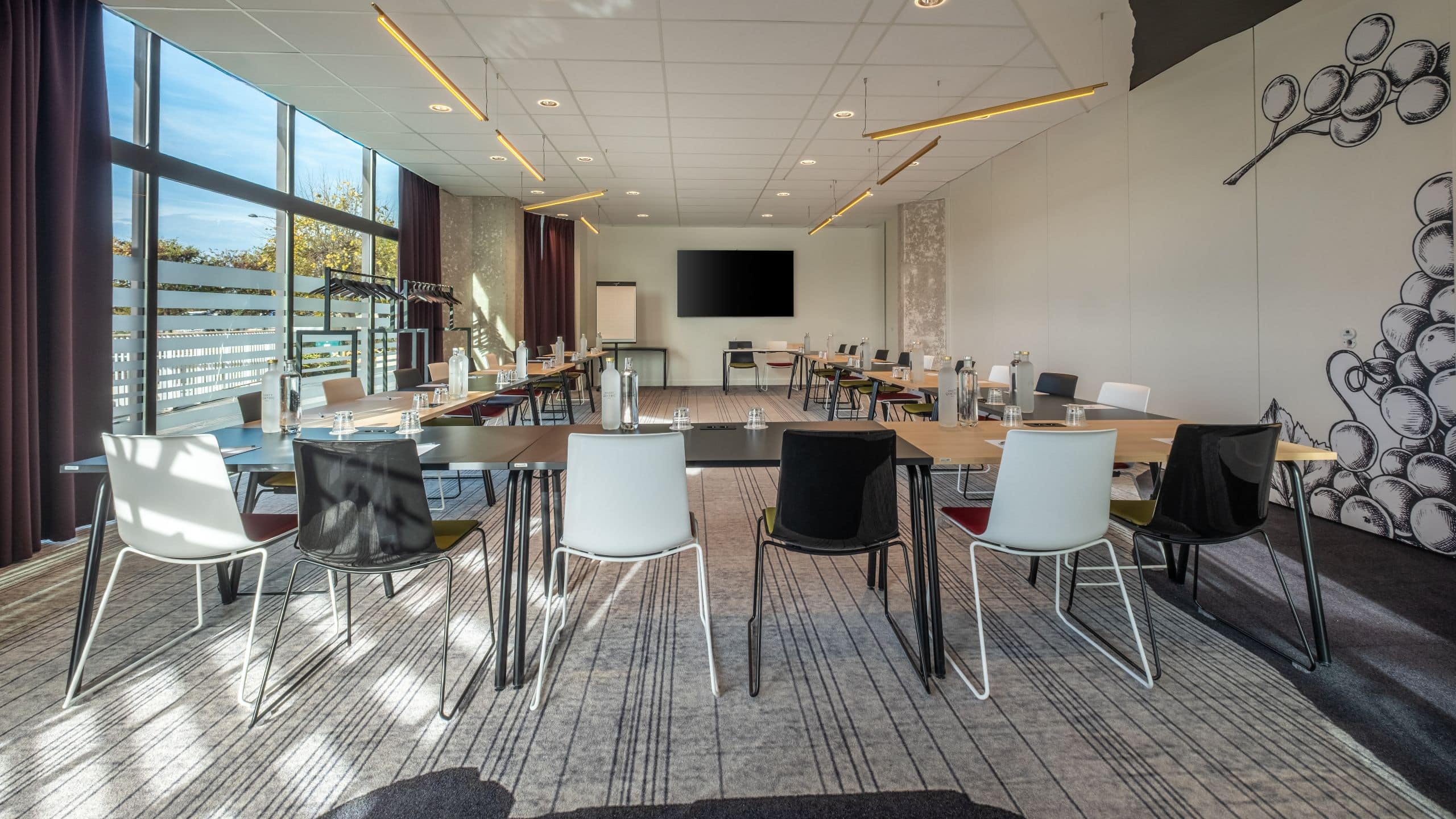 1 of 1 Hyatt Centric Reims Meeting Room Cite Des Sacres U Shape Back