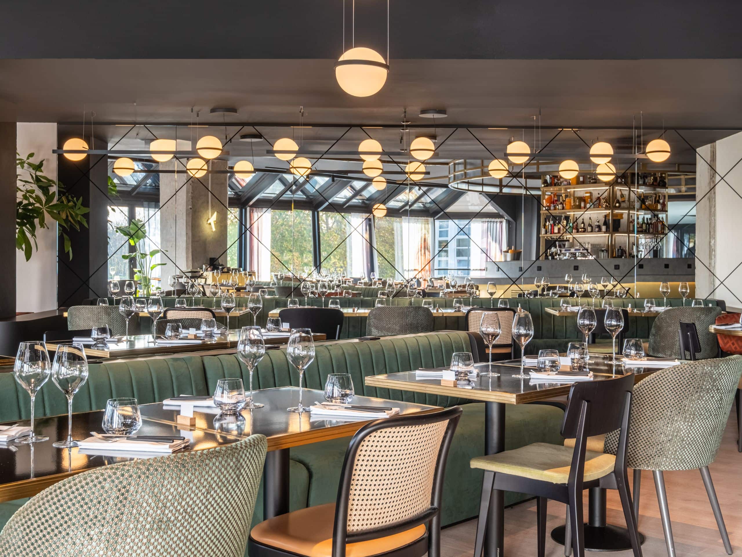 Hyatt Centric Reims Restaurant Mirrors