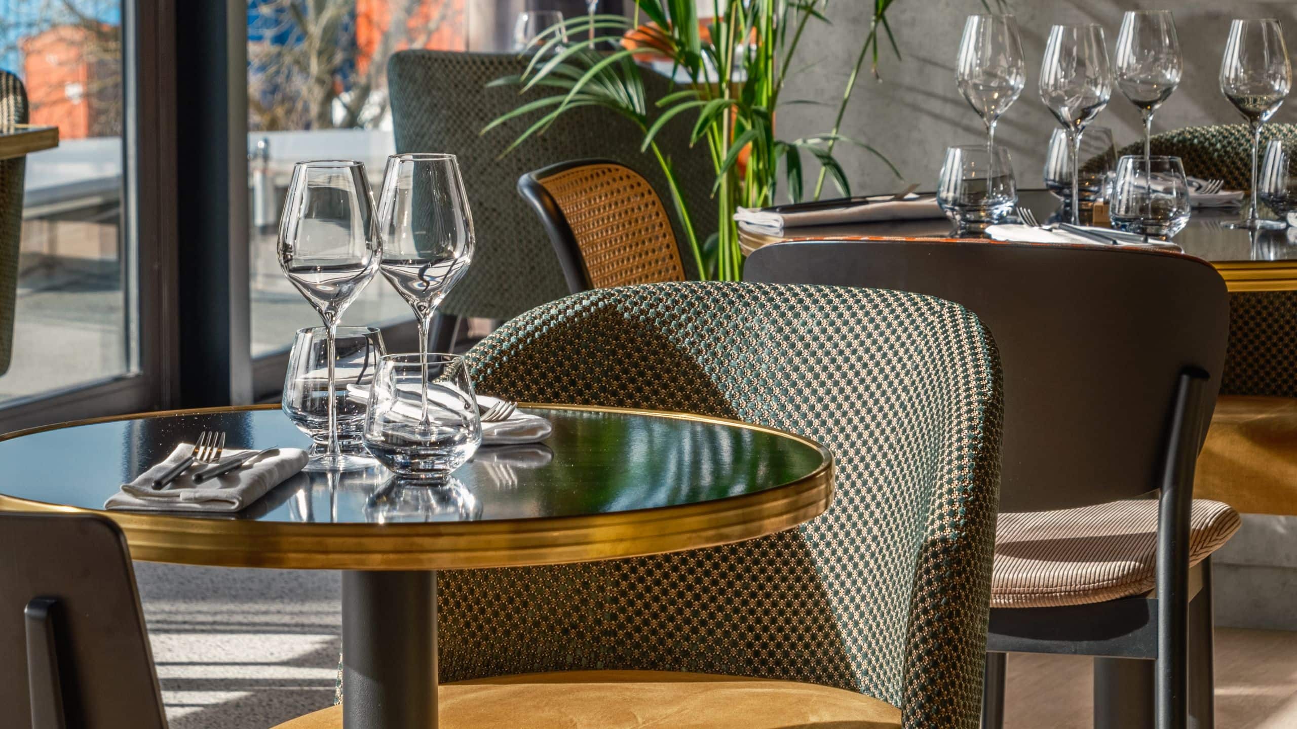 Hyatt Centric Reims Restaurant Round Table 2