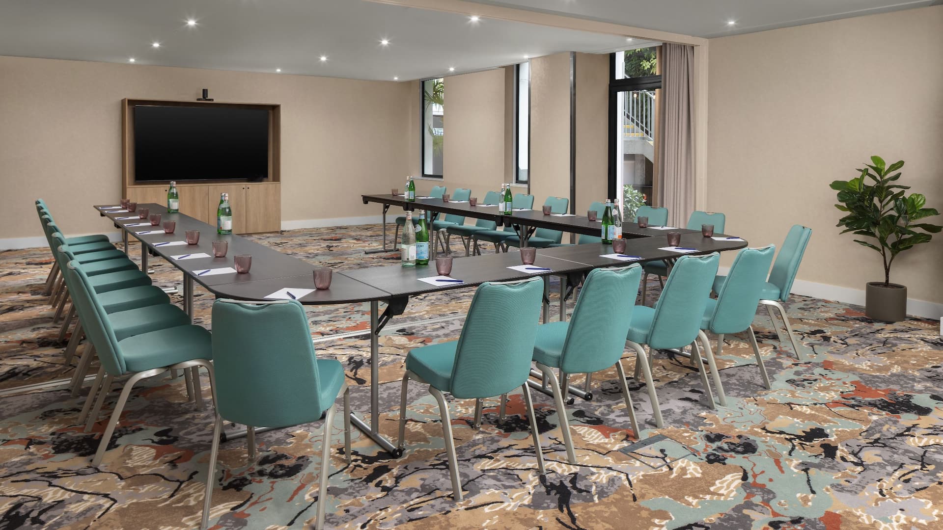 Hyatt Place London City East Canvas Suite U Shape