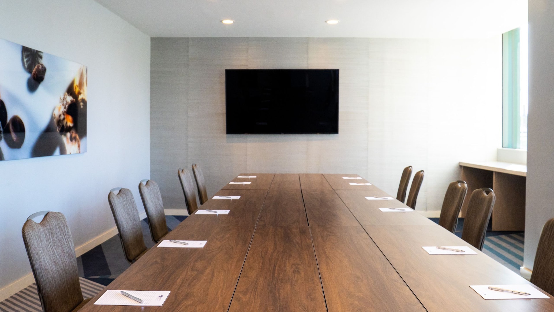 2 of 3 Hyatt Regency Long Beach Bayside Entrance View