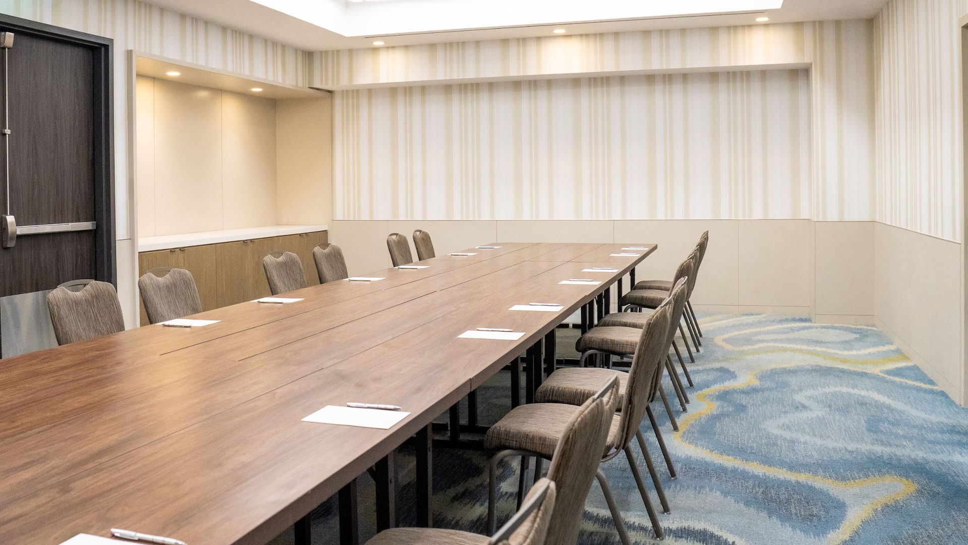 2 of 2 Hyatt Regency Long Beach Pacific Boardroom Meeting Angle