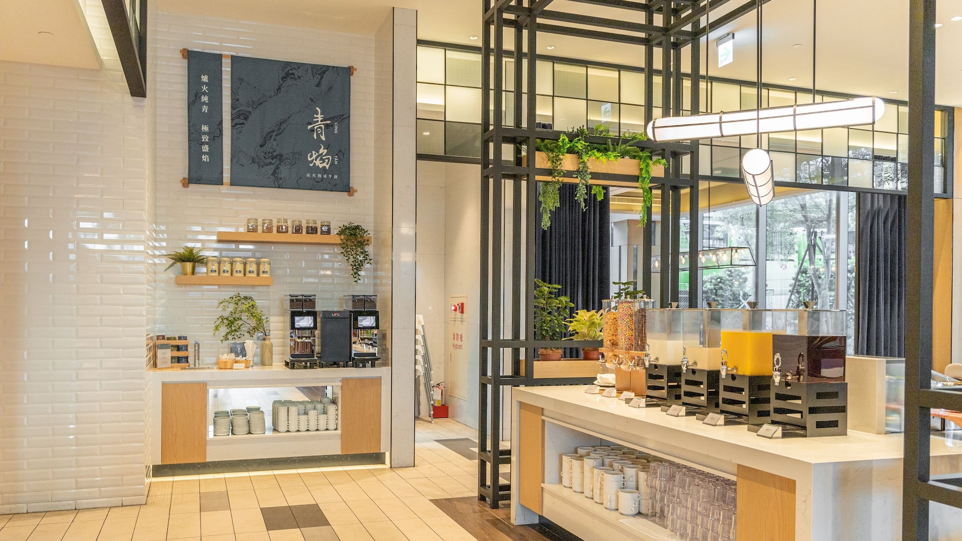 Hyatt Place Restaurant Interior Daytime