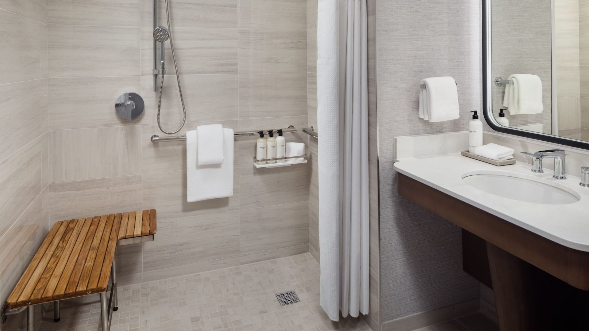 2 из 2 Grand Hyatt DFW Accessible Shower