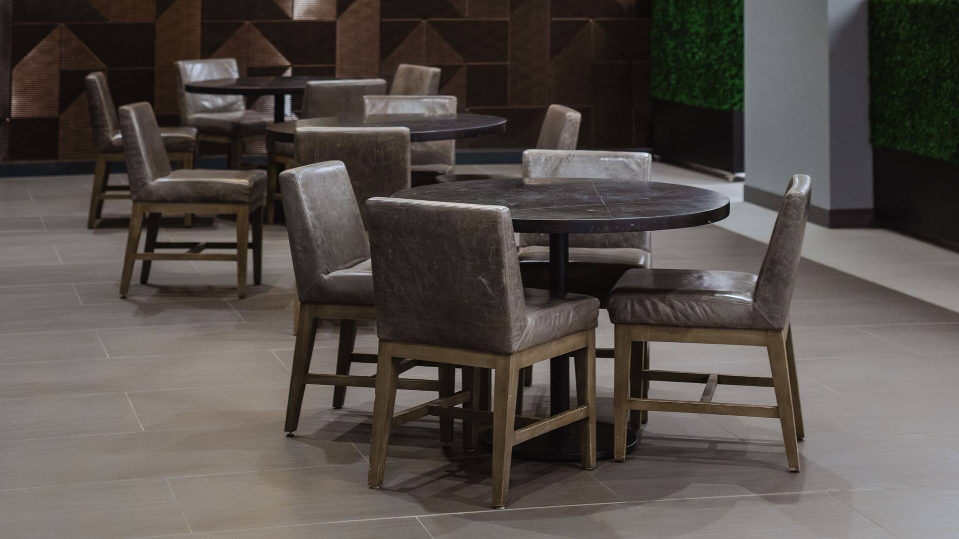 Hyatt Regency Morristown Plaza Table Seating