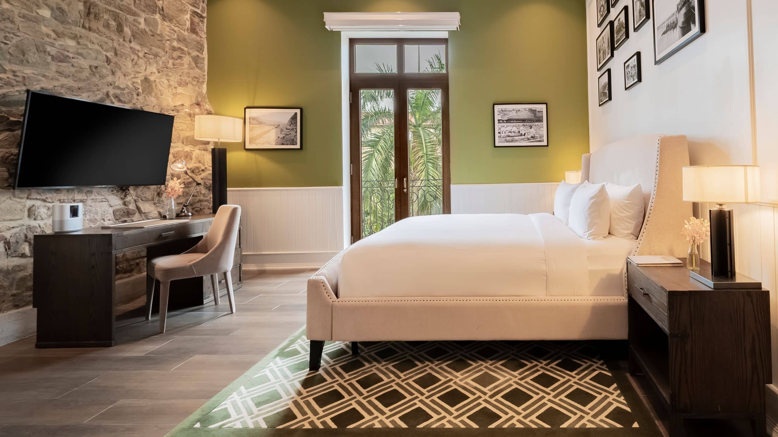 5 of 8 Hotel La Compañía Casco Antiguo Loft Suite Side View