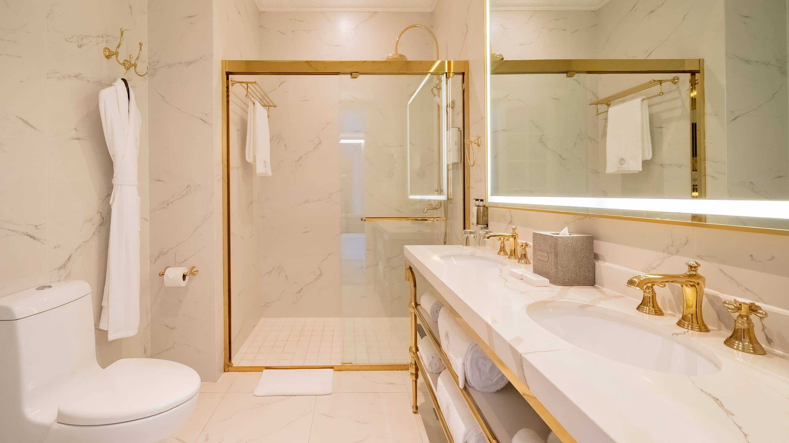 18 of 18 Hotel La Compañía Casco Antiguo One King Bed Casco View Bathroom Sink