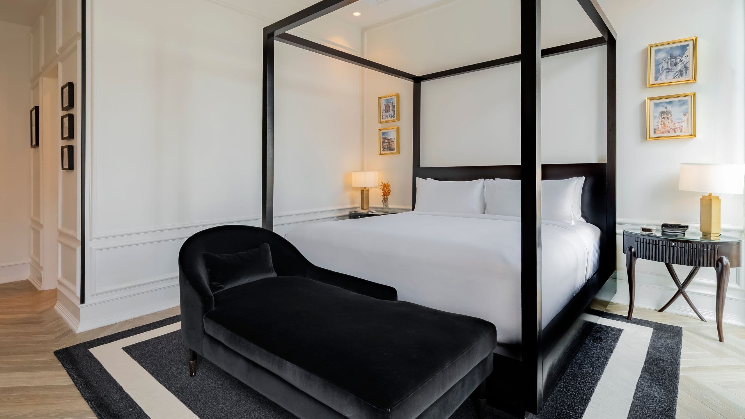 6 of 18 Hotel La Compañía Casco Antiguo One King Bed Casco View Bed