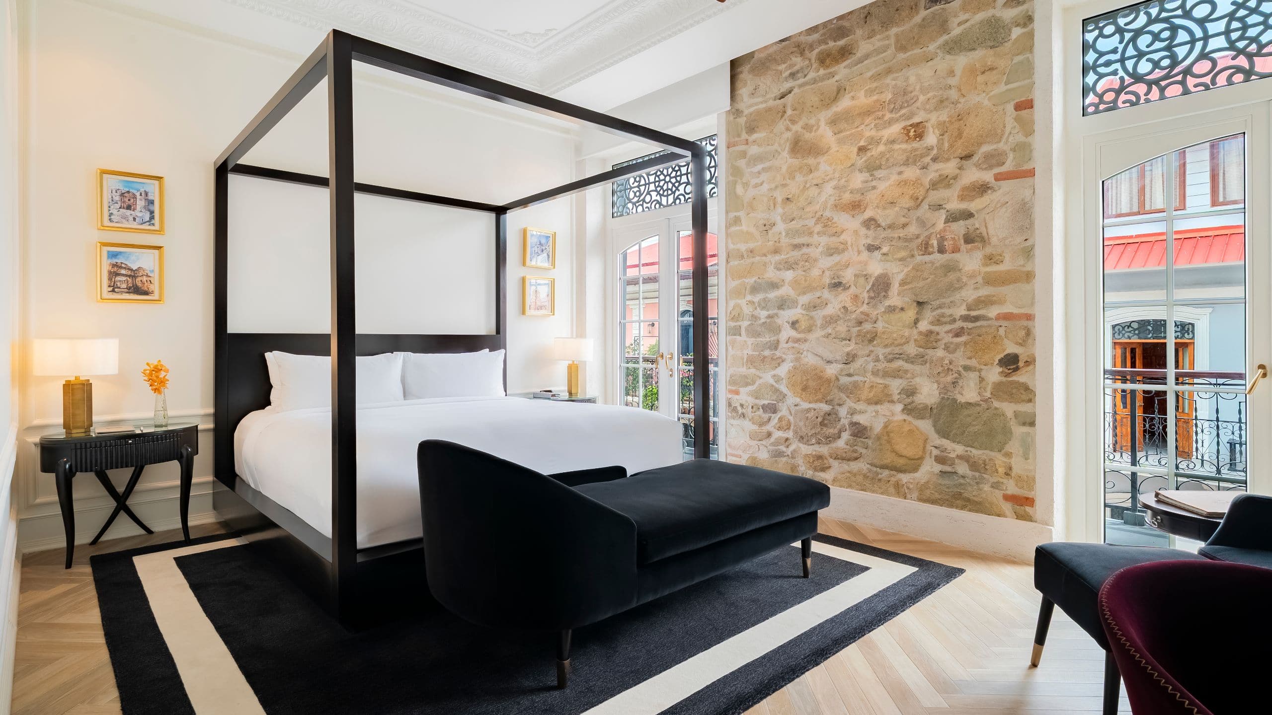 11 of 18 Hotel La Compañía Casco Antiguo One King Bed Casco View Front View