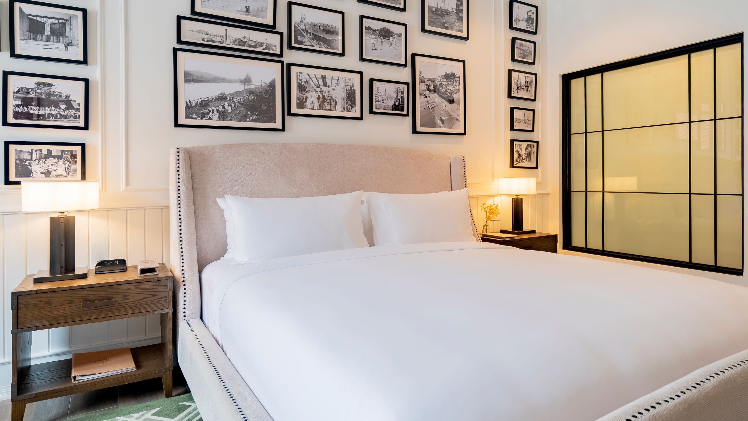 10 of 18 Hotel La Compañía Casco Antiguo One King Bed Casco View Gallery Wall