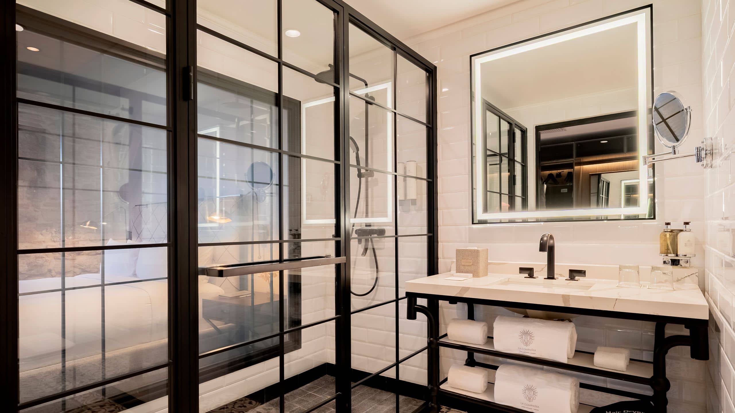 13 of 18 Hotel La Compañía Casco Antiguo One King Bed Casco View Shower