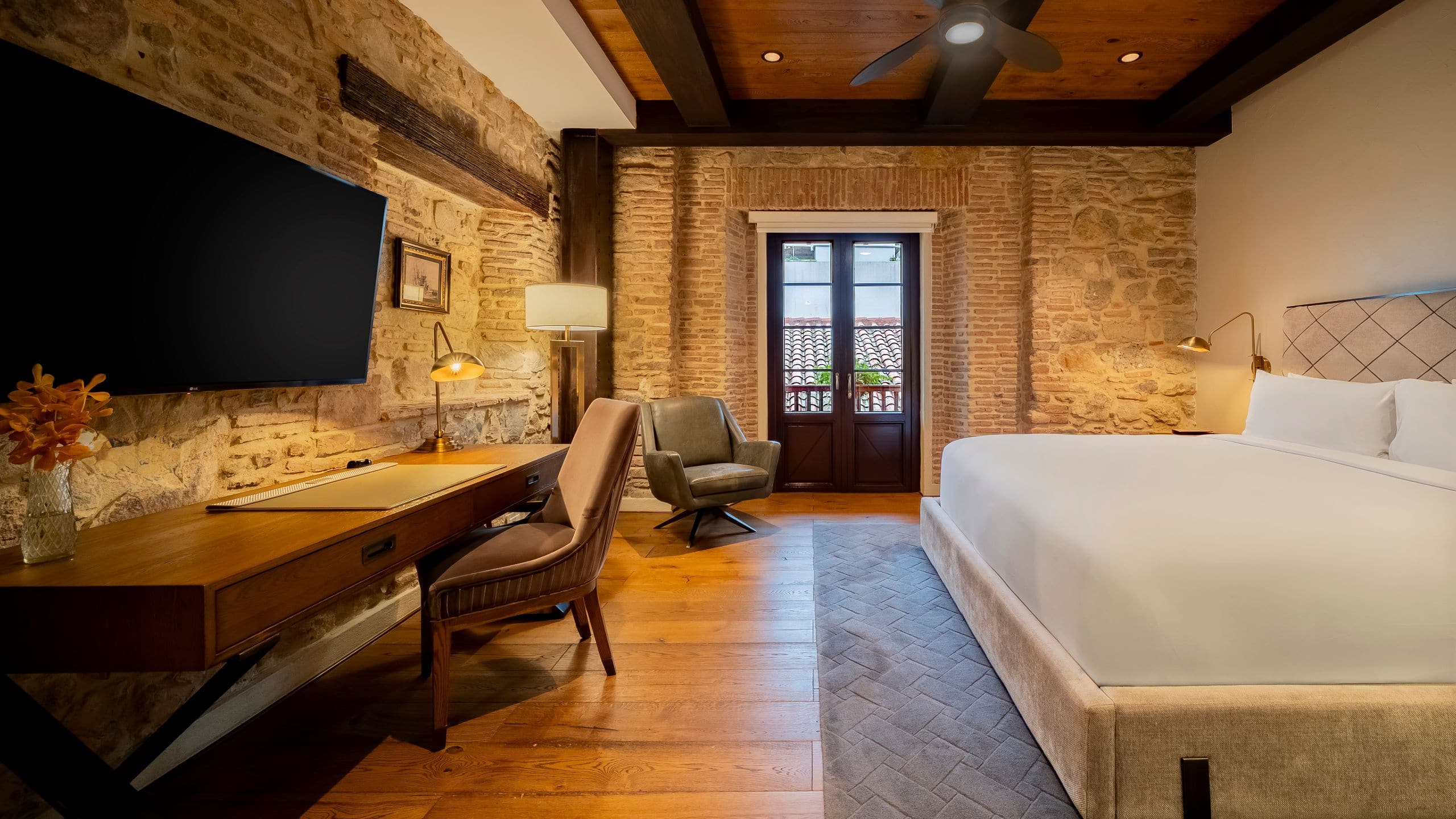 12 of 18 Hotel La Compañía Casco Antiguo One King Bed Casco View Side View