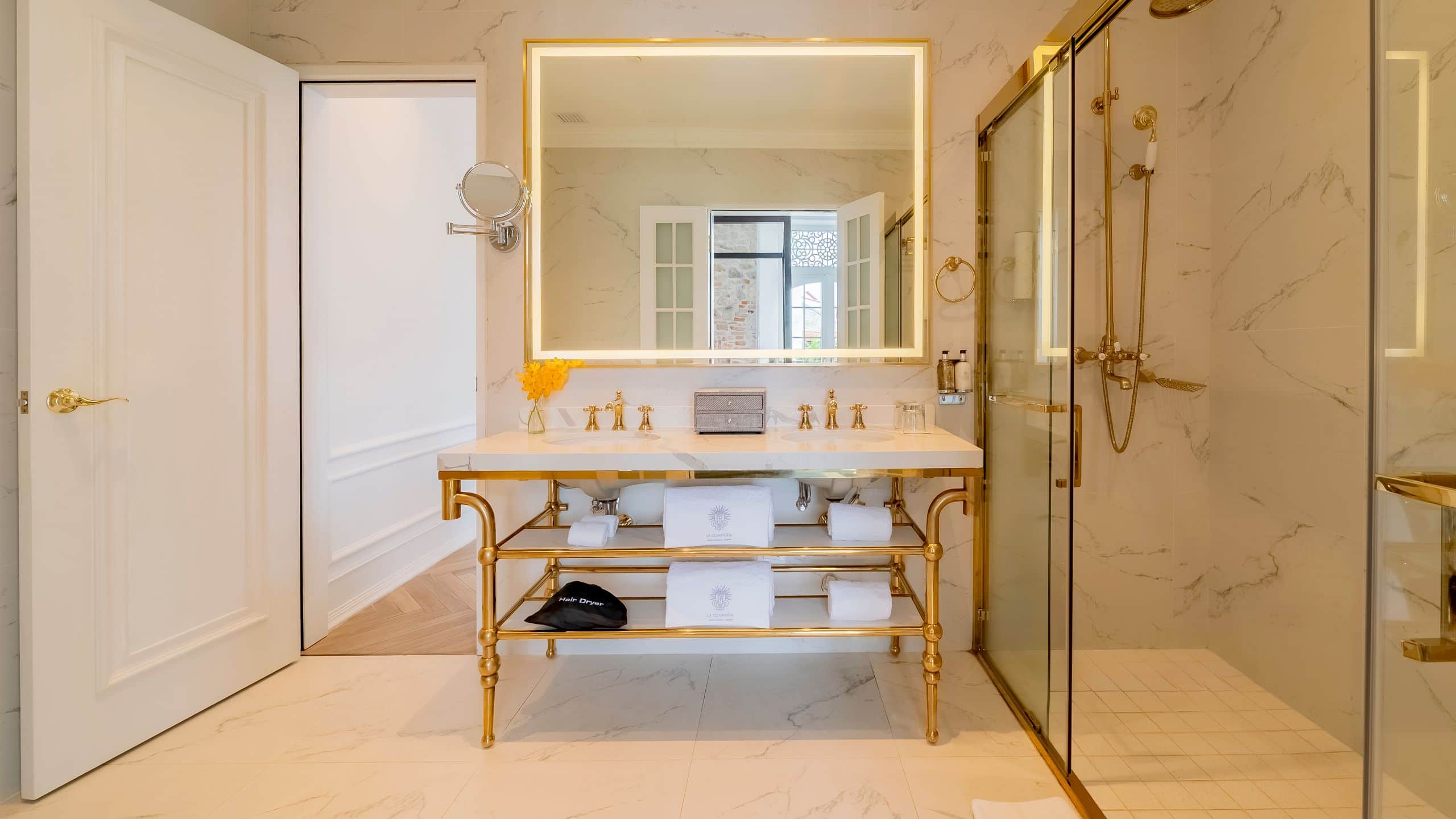 13 of 22 Hotel La Compañía Casco Antiguo One King Bed Suite Double Vanity Shower