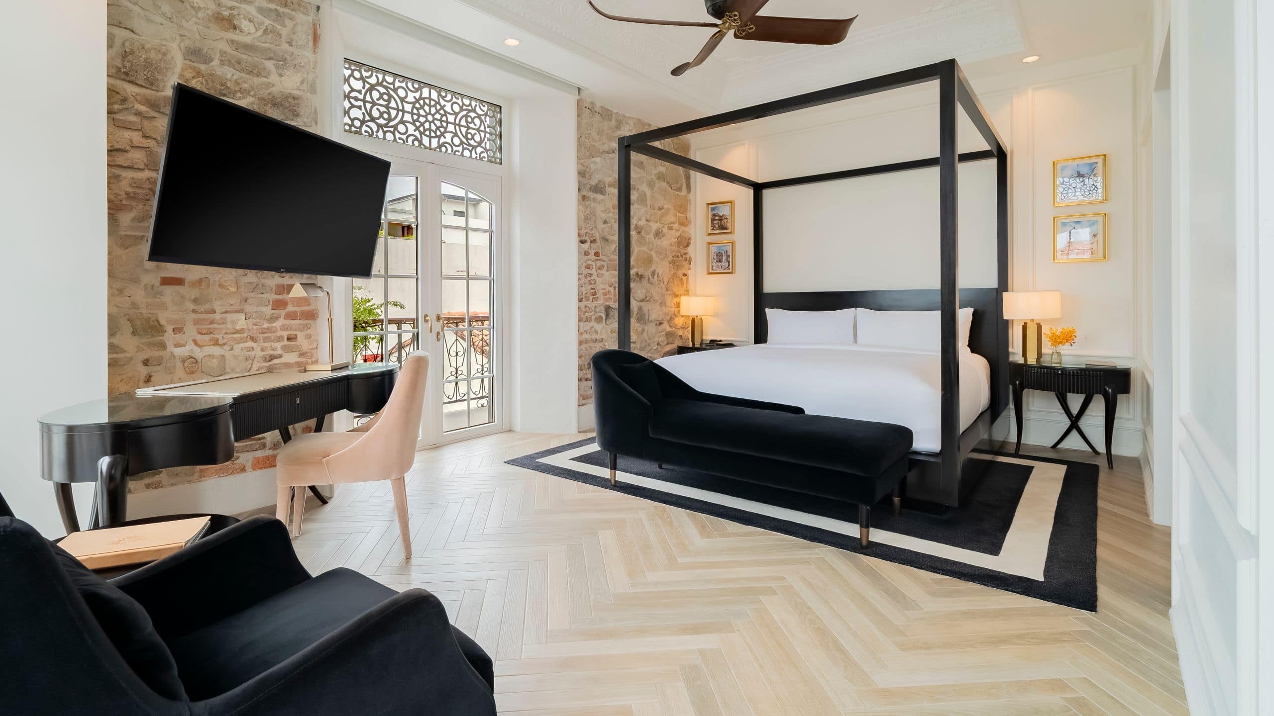 18 of 22 Hotel La Compañía Casco Antiguo One King Bed Suite Bedroom View