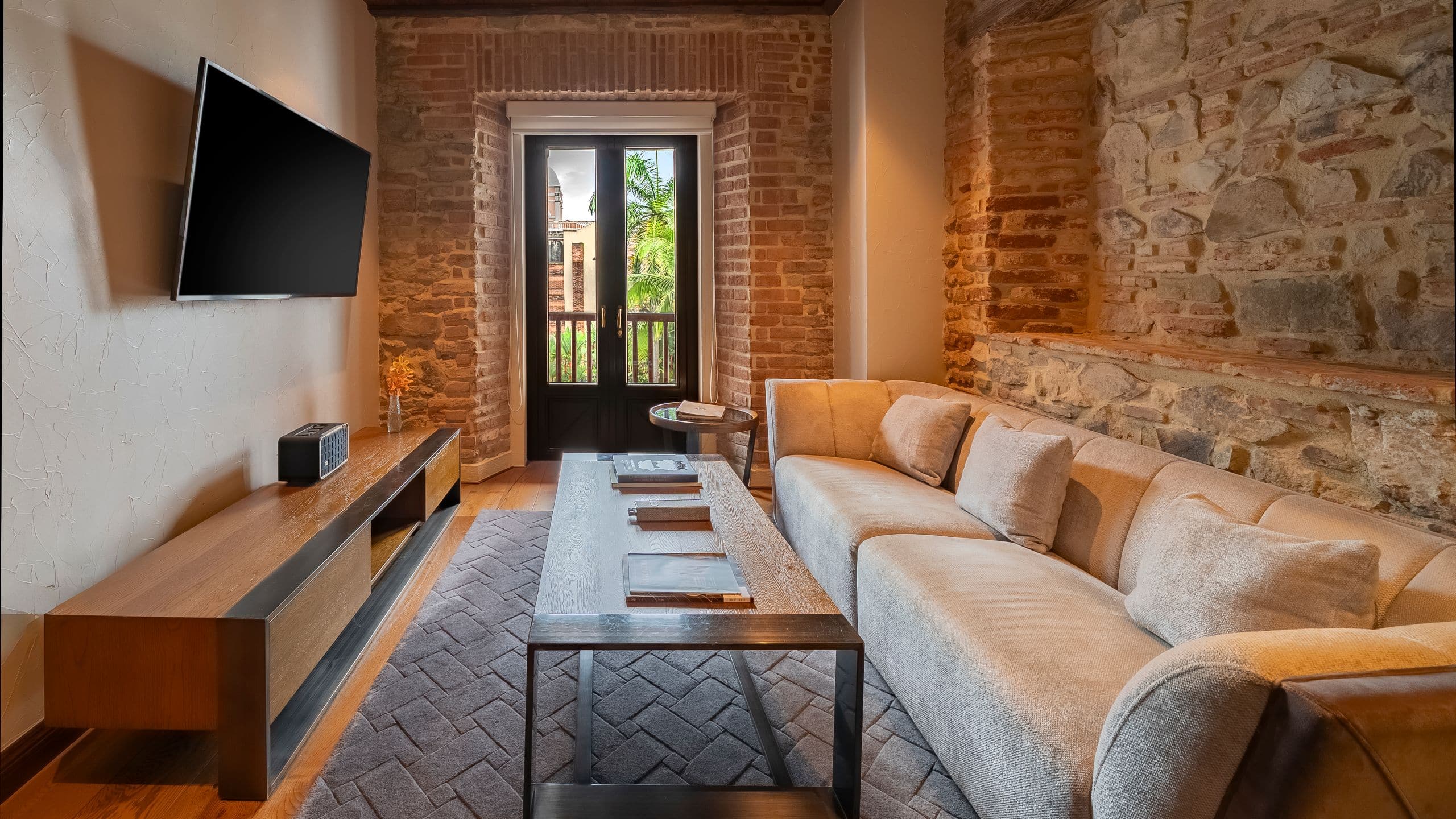 9 of 22 Hotel La Compañía Casco Antiguo One King Bed Suite Tv Space