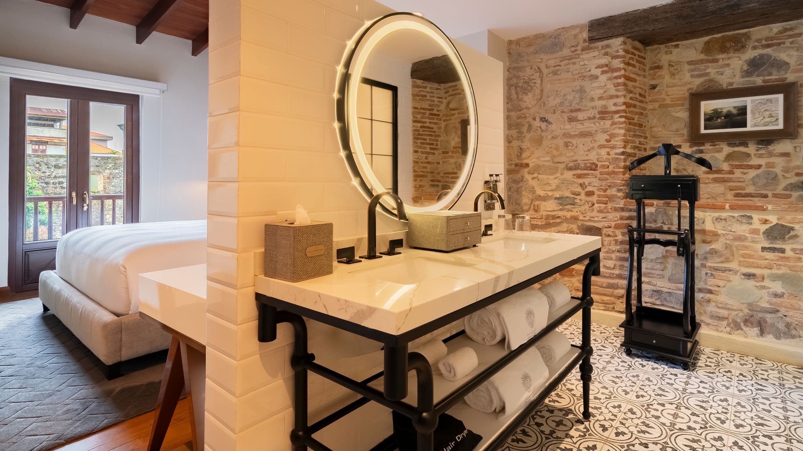 8 of 22 Hotel La Compañía Casco Antiguo One King Bed Suite Double Vanity